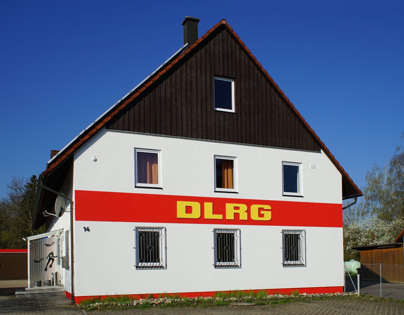 Das DLRG Vereinsheim von außen. Foto: Verotec
