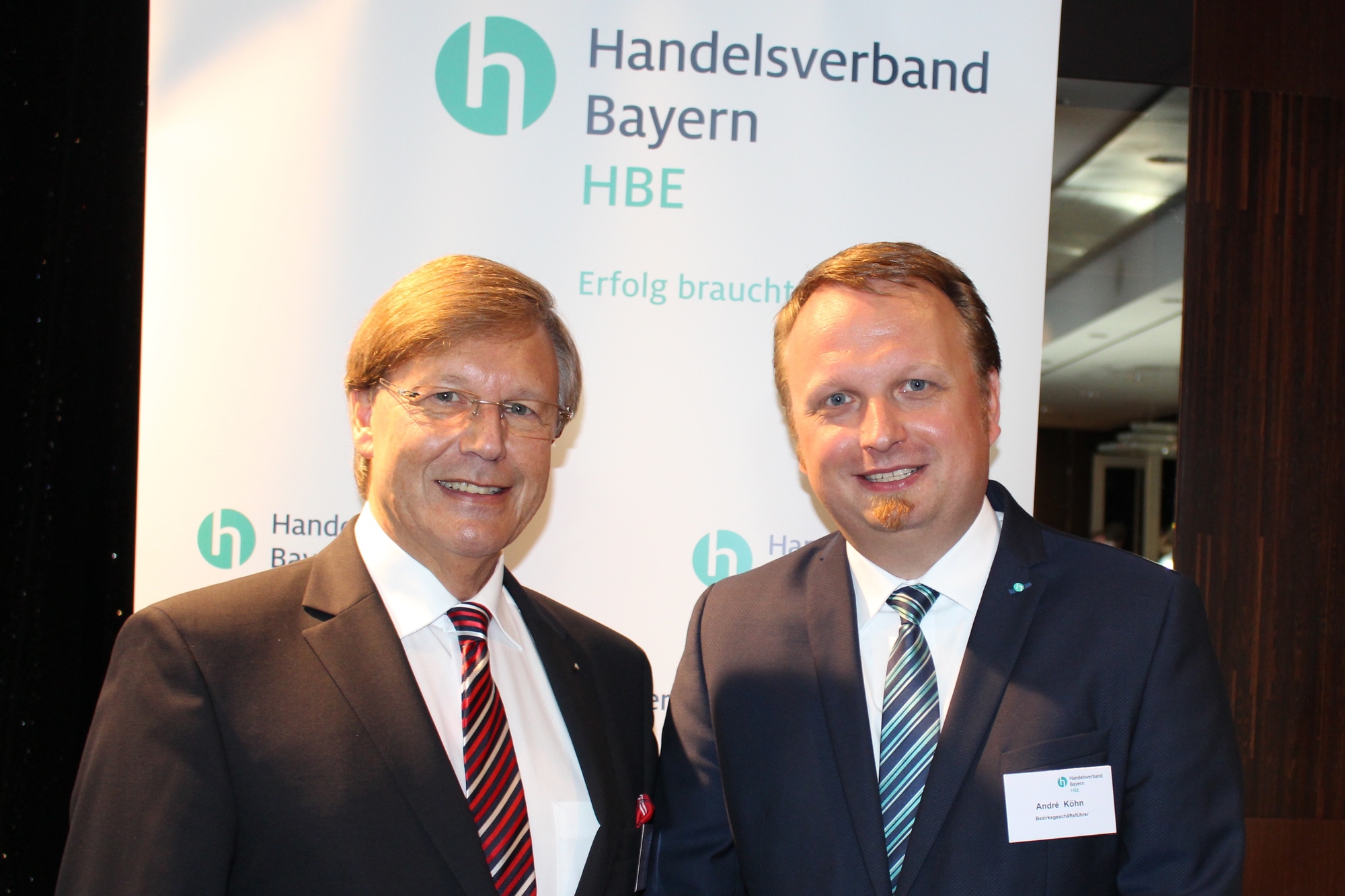 Bernd Brenner, Bezirksvorsitzender, und André Köhn, Bezirksgeschäftsführer, empfingen die Gäste. Foto: Angelina Märkl/B4B WIRTSCHAFTSLEBEN SCHWABEN