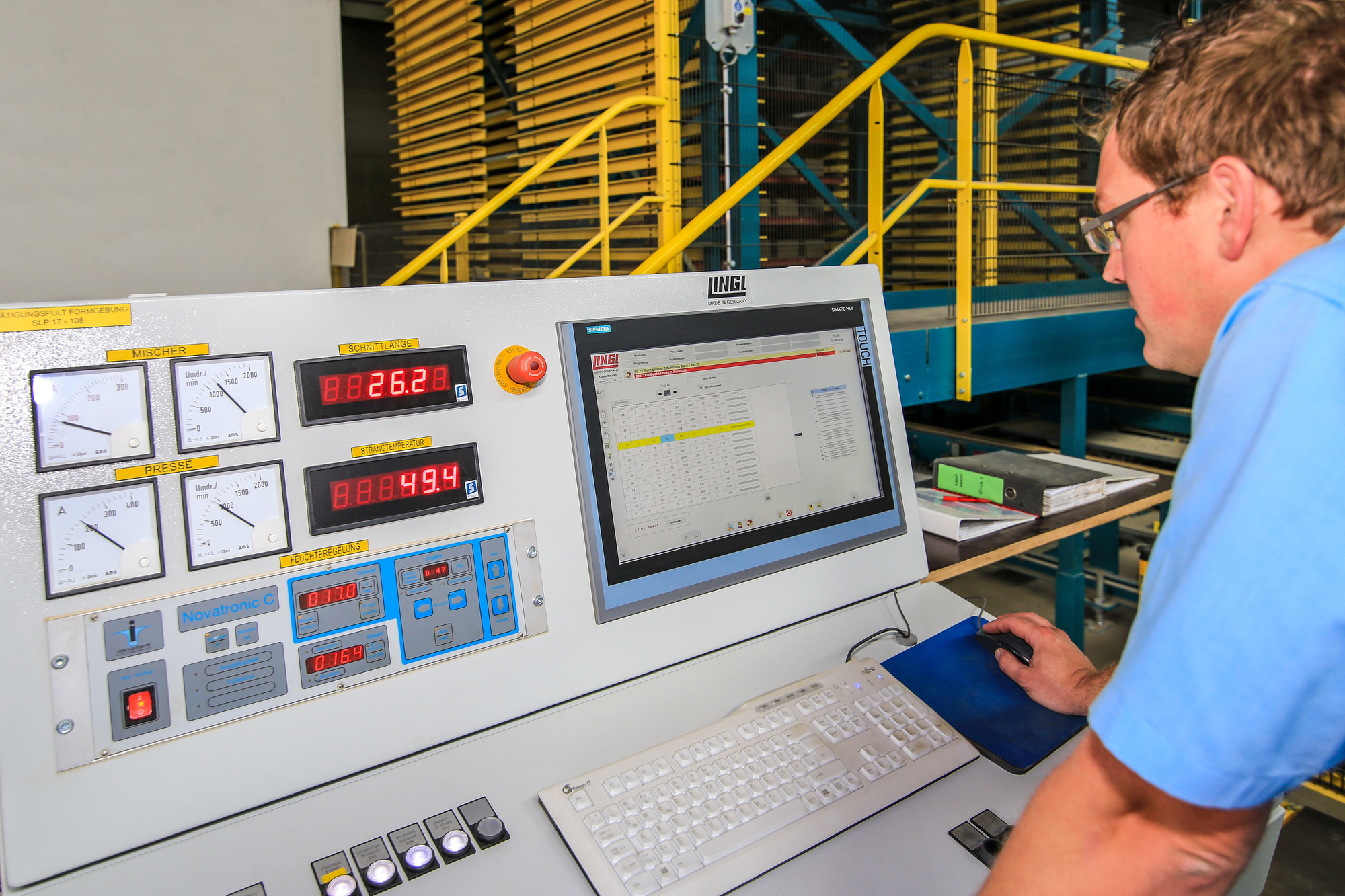 Die neuen Produktionsanlagen sind mit modernster Steuerungstechnik ausgestattet, die optimale und individuelle Einstellmöglichkeiten garantiert. Foto: Ziegelwerk Klosterbeuren
