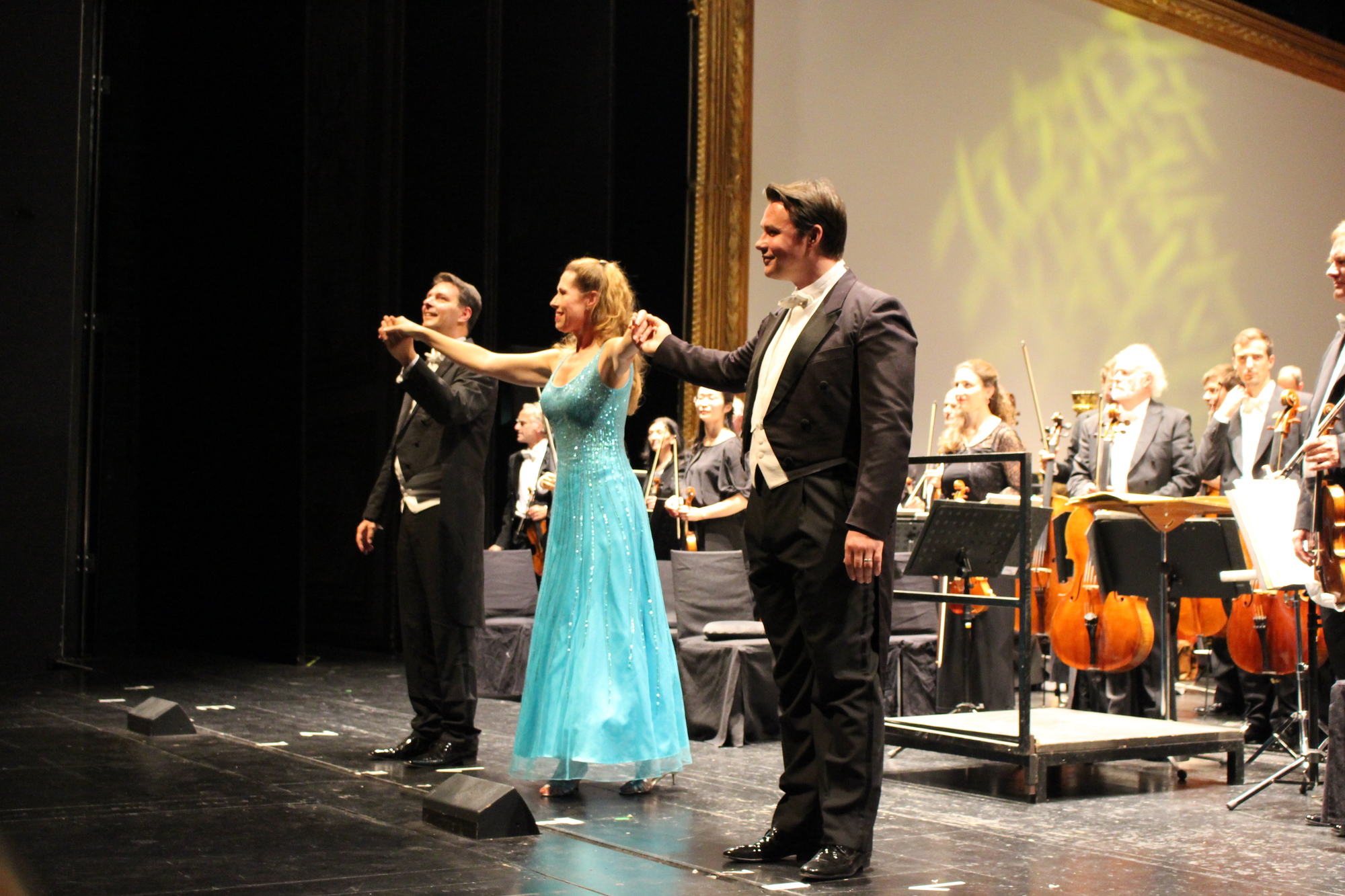 Dirigent Domonkos Héja, Sopranistin Sally du Randt und Bass Stanislav Sergeev. Foto: Isabell Walter/B4B WIRTSCHAFTSLEBEN SCHWABEN