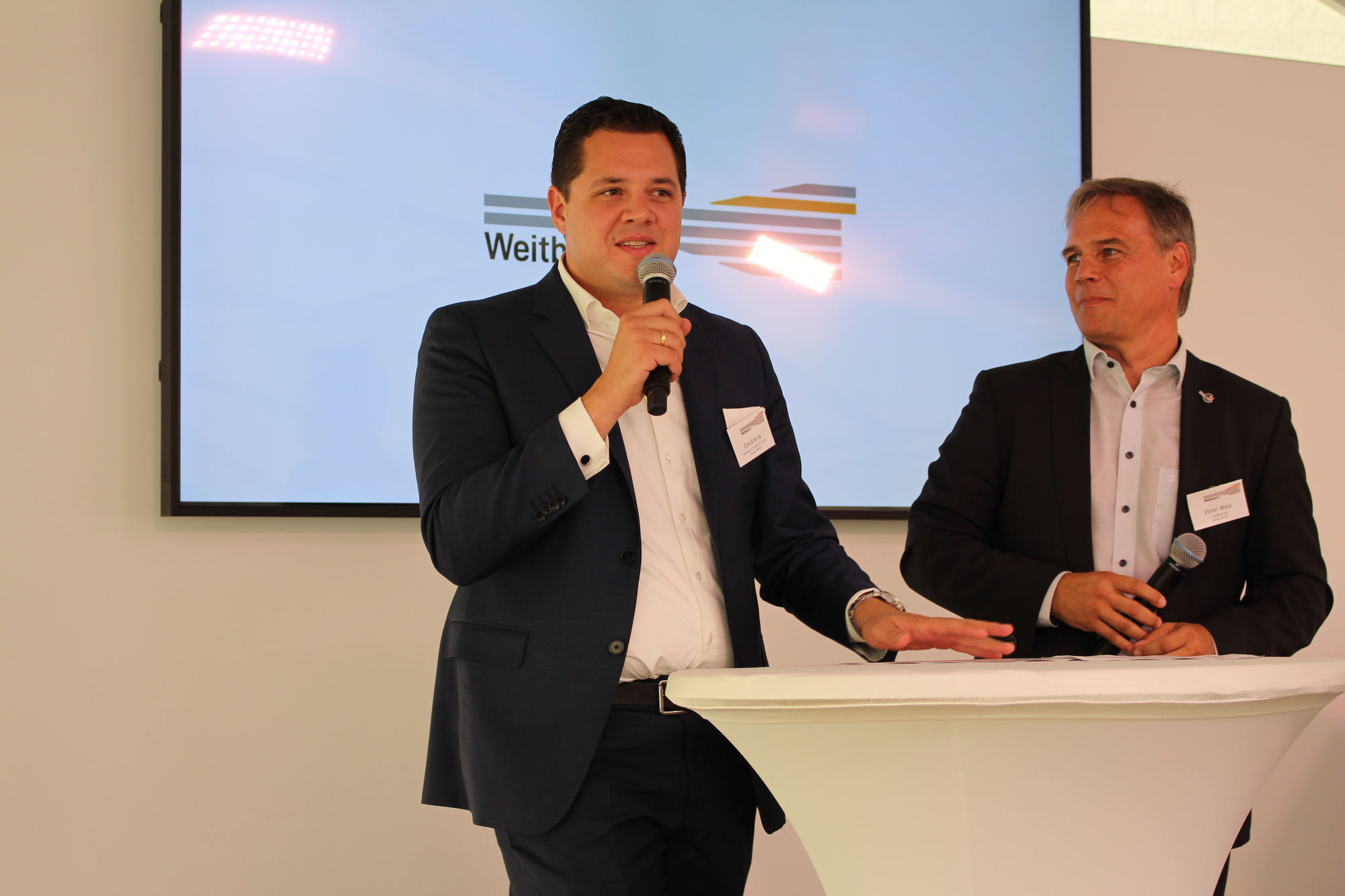 David Kink und Peter Weis begrüßen die Gäste. Foto: Angelina Märkl/B4B WIRTSCHAFTSLEBEN SCHWABEN