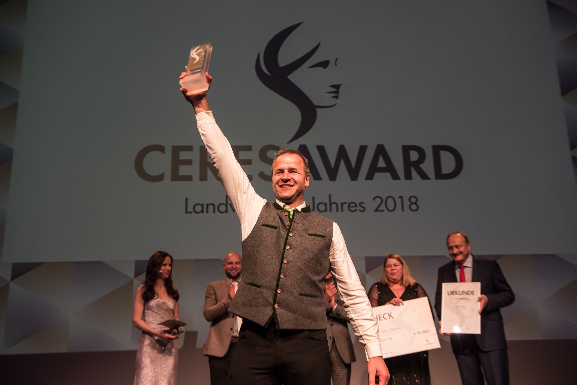 Der Landwirt des Jahres 2018 Tobias Ilg. Foto: Timo Jaworr für agrarheute