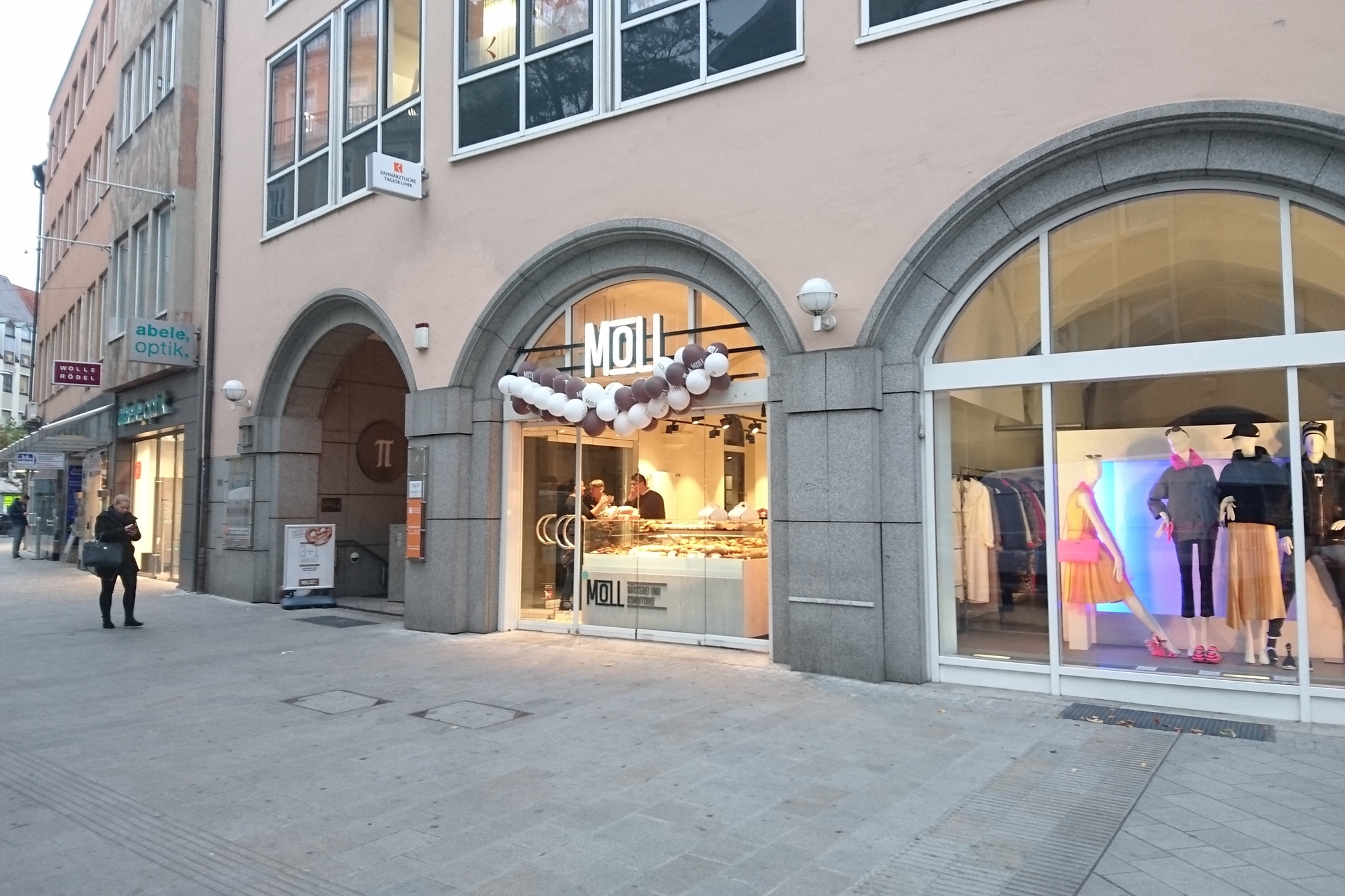 Die Bäckerei Moll Filiale in der Annastraße. Foto: Iris Zeilnhofer/B4B WIRTSCHAFTSLEBEN SCHWABEN