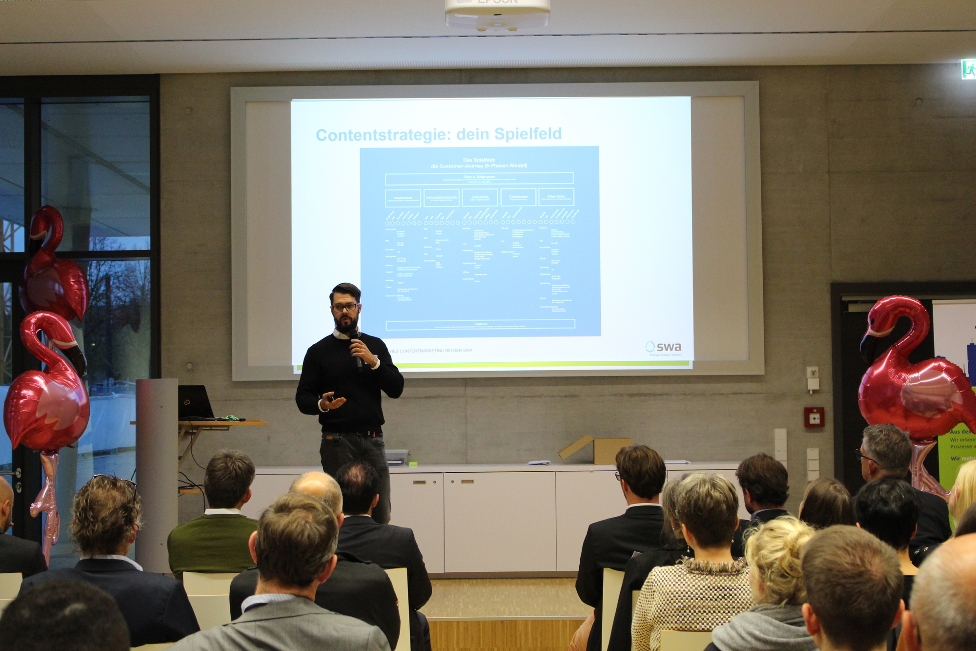 Matthias Reder stellte die Kampagne vor, die die Stadtwerke Augsburg gemeinsam mit SportBrain erarbeitet haben. Foto: Isabell Walter/B4B WIRTSCHAFTSLEBEN SCHWABEN