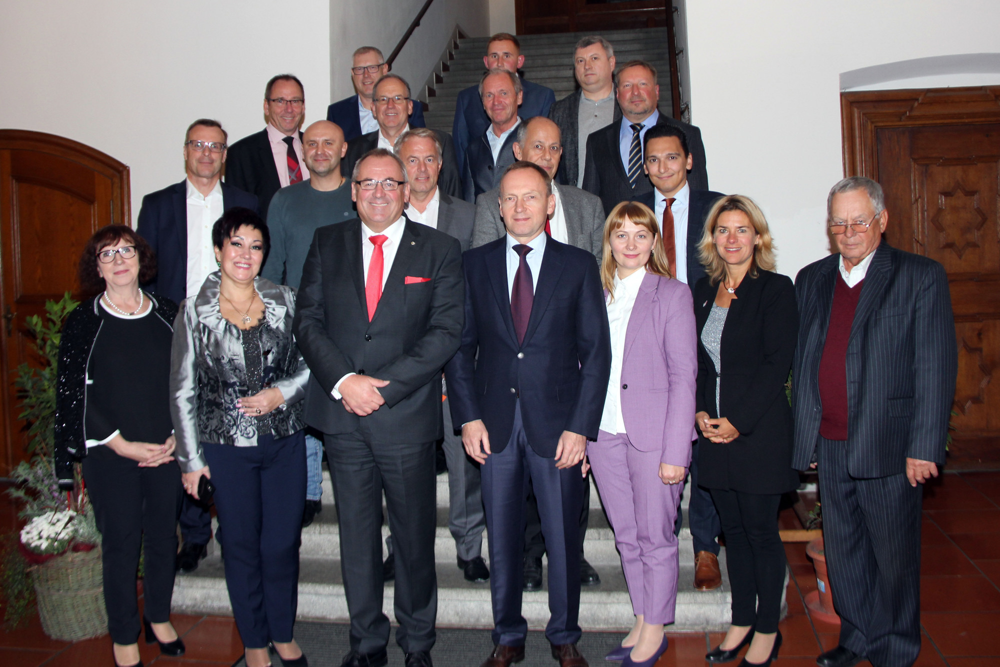 Vertreter von Unternehmen aus Memmingen und der näheren Umgebung sowie die Teilnehmer einer Wirtschaftsdelegation aus Tschernihiw. Foto: Alexandra Wehr/ Pressestelle Stadt Memmingen