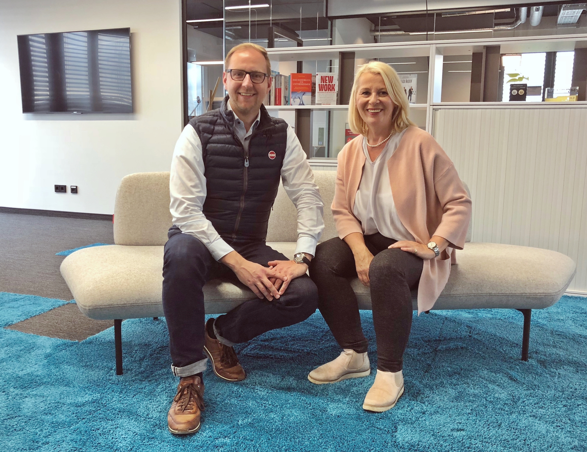 fly-tech Geschäftsführer Tobias Wirth und Unternehmens-Coach Getrud Hansel. Foto: fly-tech IT GmbH & Co.KG