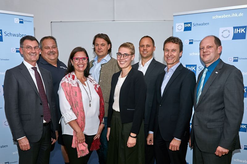 Der neue Vorstand der IHK-Regionalversammlung Neu-Ulm. Foto: Peter Fastl