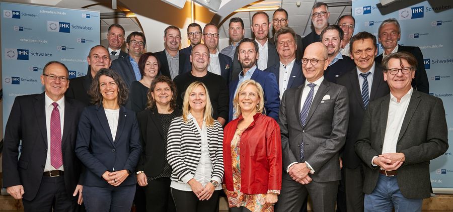 Alle Mitglieder der IHK-Regionalversammlung Lindau-Bodensee. Foto: IHK Schwaben
