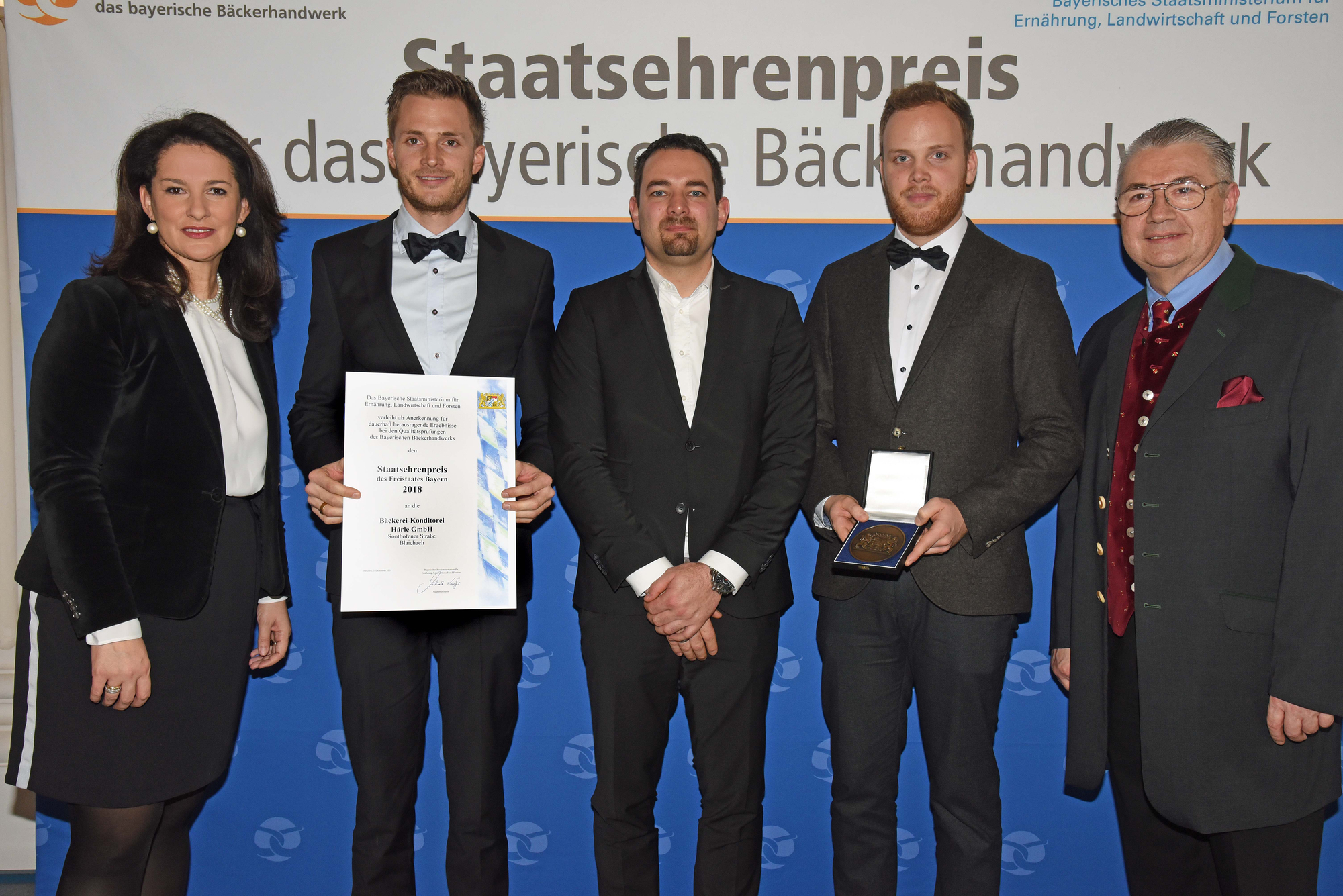Überreichnung des Staatsehrenpreises an die Bäckerei-Konditorei Härle. Foto: Baumgart/StMELF