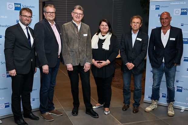 Der Vorstand der IHK-Regionalversammlung Augsburg-Land. Foto: Peter Fastl