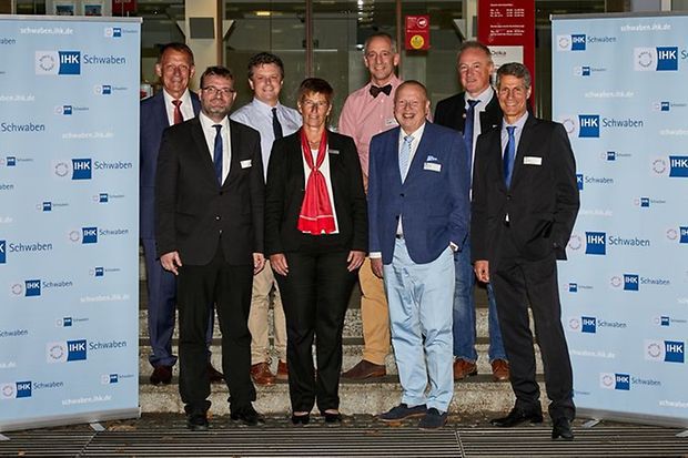 Der neue Vorstand der IHK-Regionalversammlung Aichach-Friedberg. Foto: Peter Fastl