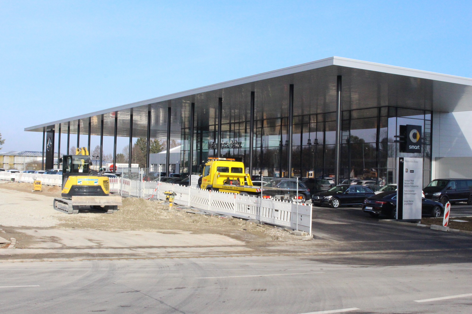 Derzeit wird noch fleißig gebaut an der neuen Mercedes-Niederlassung in Augsburg. Foto: Iris Zeilnhofer/B4B WIRTSCHAFTSLEBEN SCHWABEN