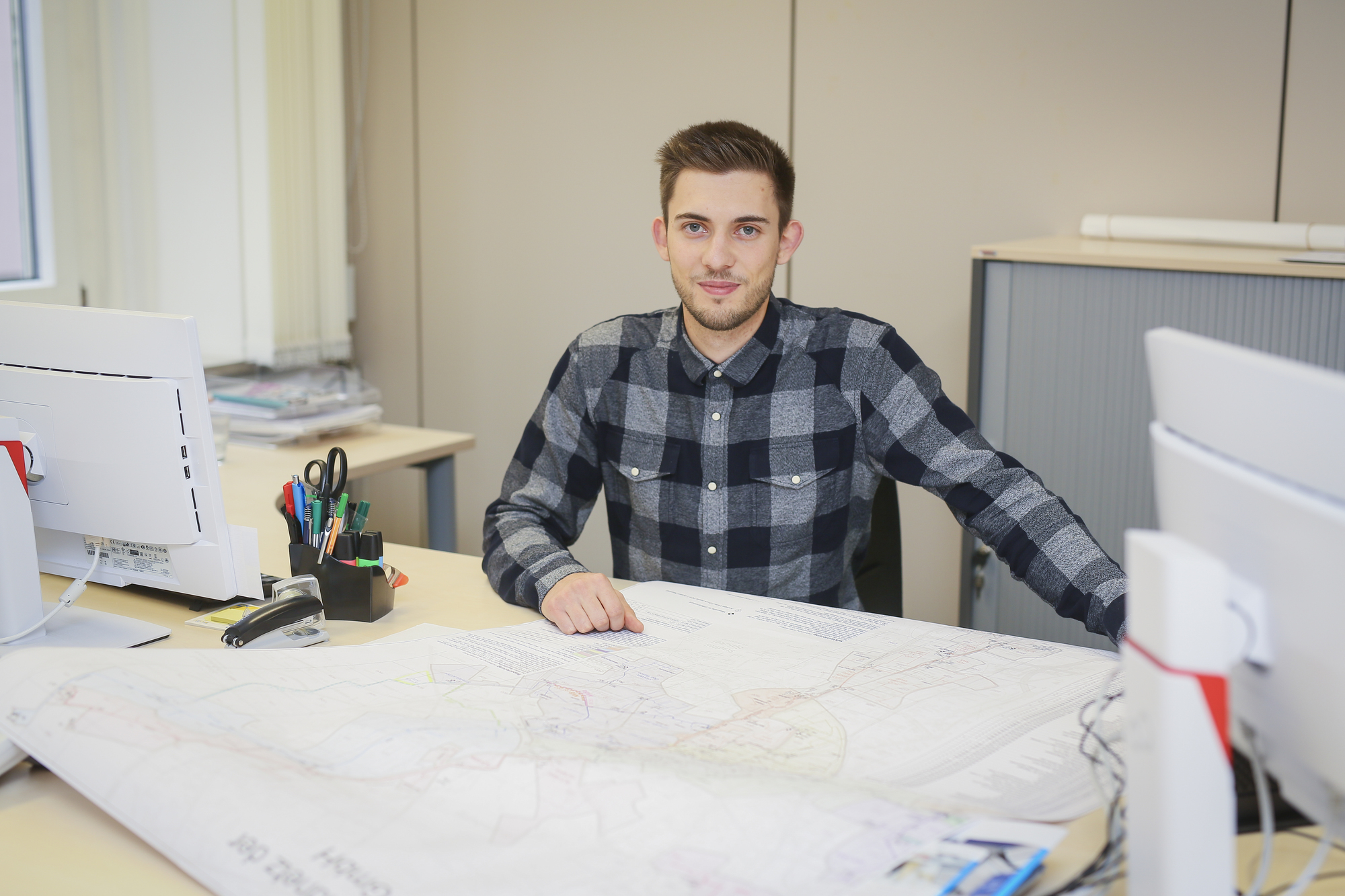 Tim Leutenmaier, SWA Netze GmbH, erreichte bei den Geomatikern den Rang des Bundesbesten. Foto: IHK Schwaben