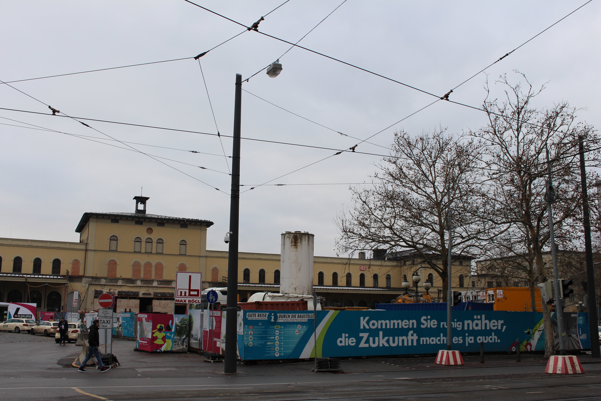 Die Geschäfte im Bahnhofsgebäude mussten durch den Umbau alle weichen.