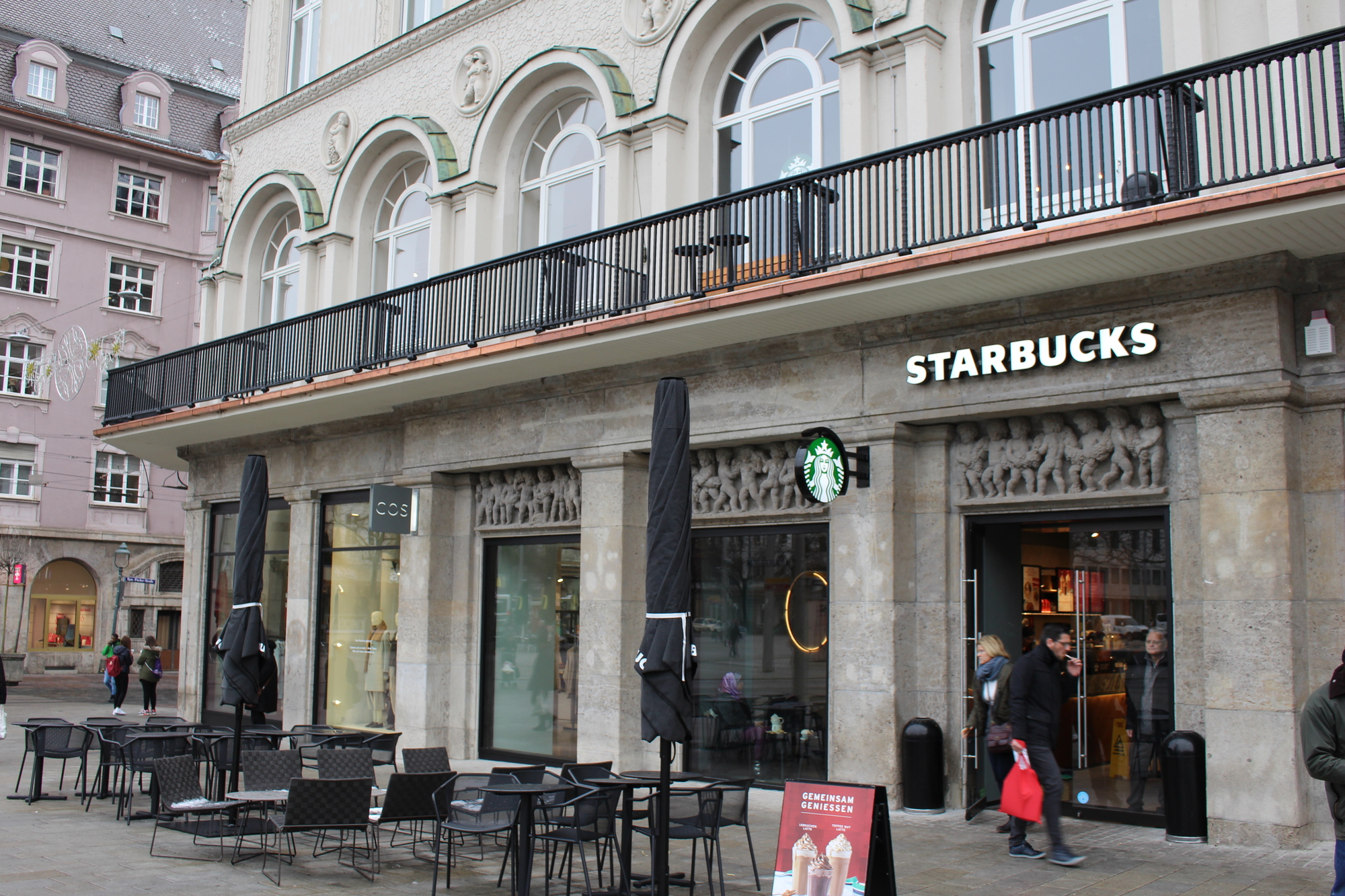 Starbucks ist seit Herbst im Ergeschoss und 1. Stock des ehemaligen K&amp;L-Gebäudes zu finden.