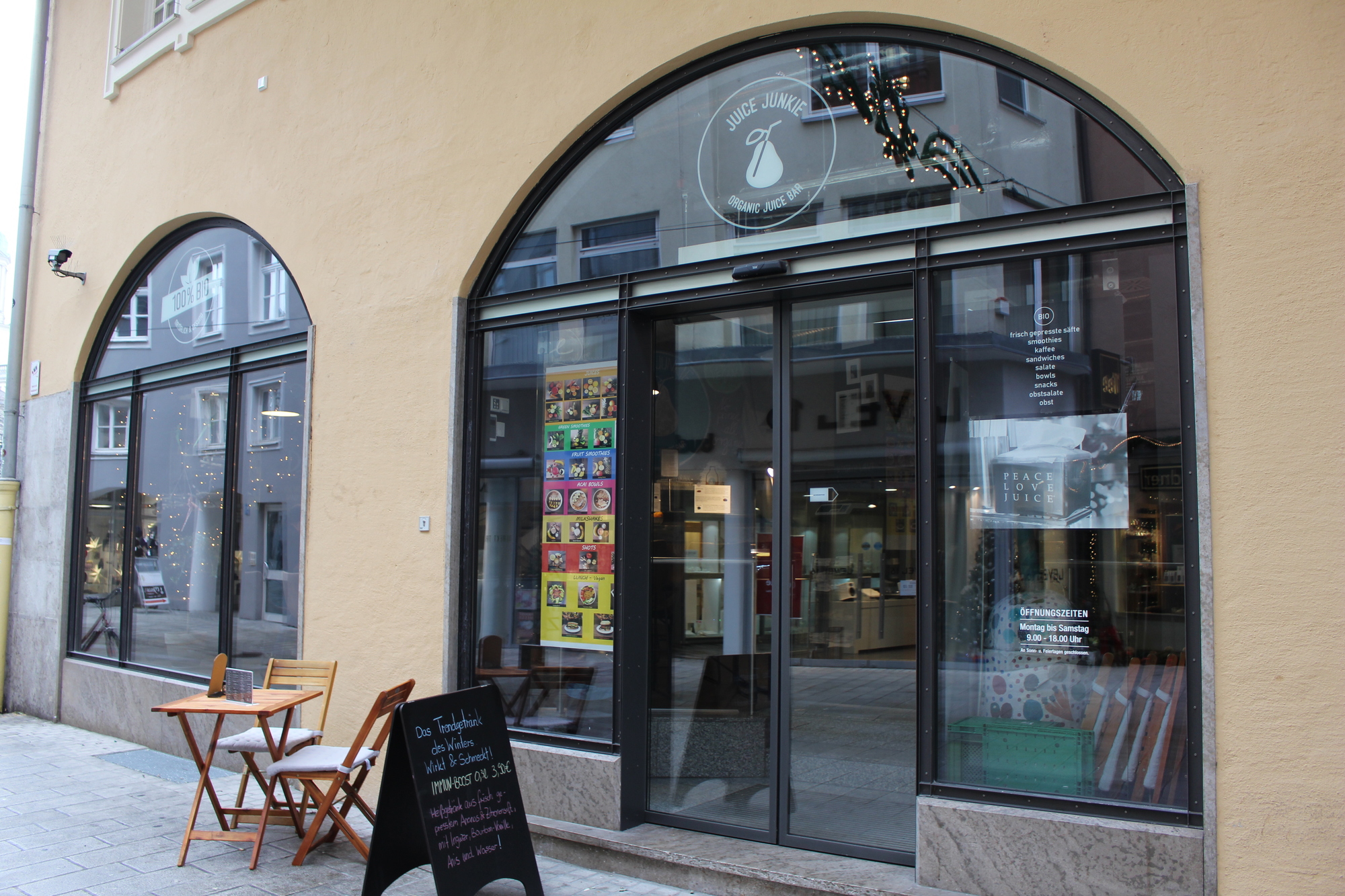 Seit Anfang April befindet sich ein neuer Laden für Saft-Liebhaber in der Steingasse: Juice Junkie.