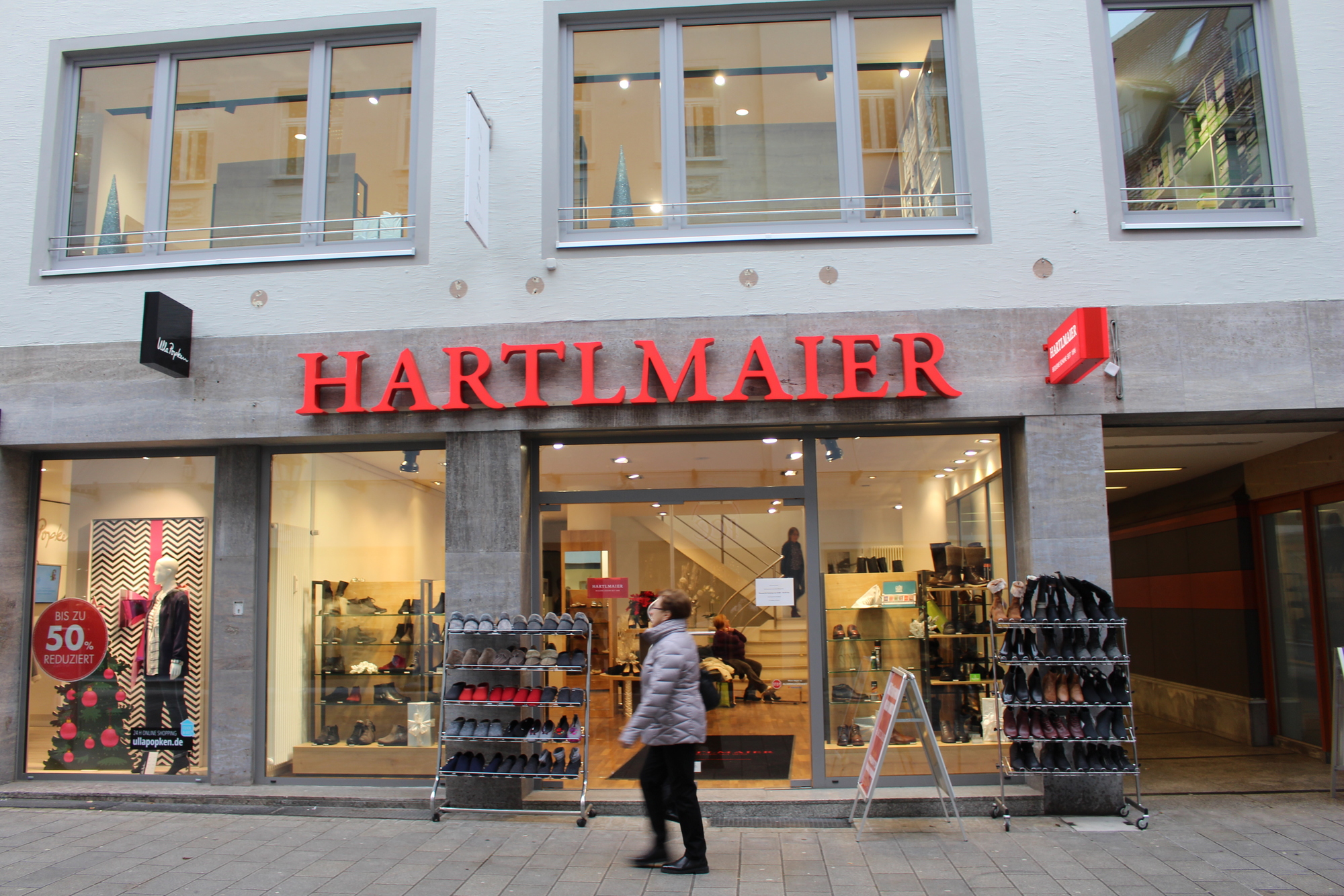 Das Schuhhaus Hartlmaier ist in die Steingasse gezogen. Unter dem Namen Beitelrock war das Geschäft vorher am Perlachturm.