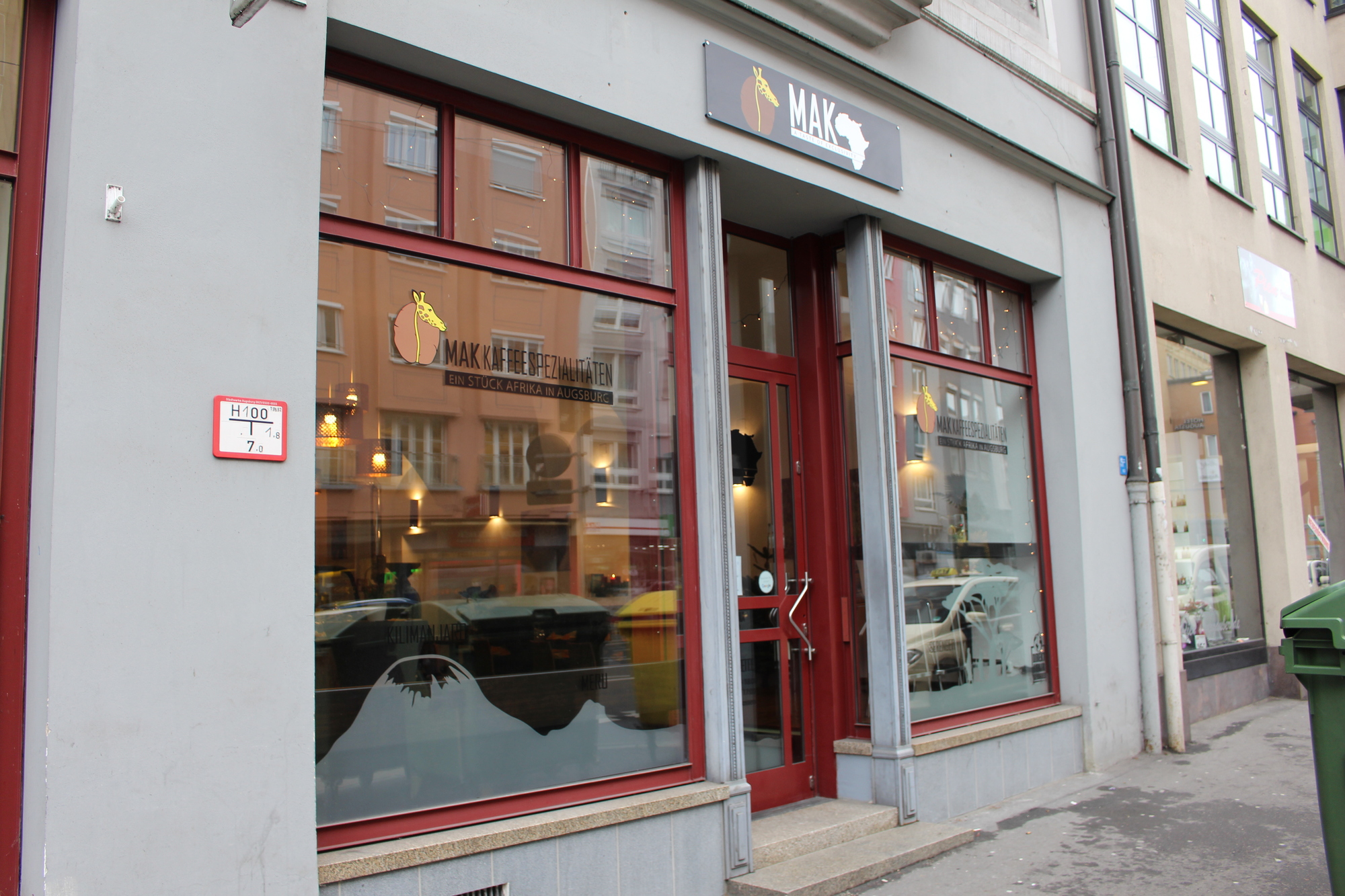 Ökologisch und fair gehandelter Kaffee aus Tansania gibt es jetzt im neuen MAK Café in der Augsburger Karlstraße.