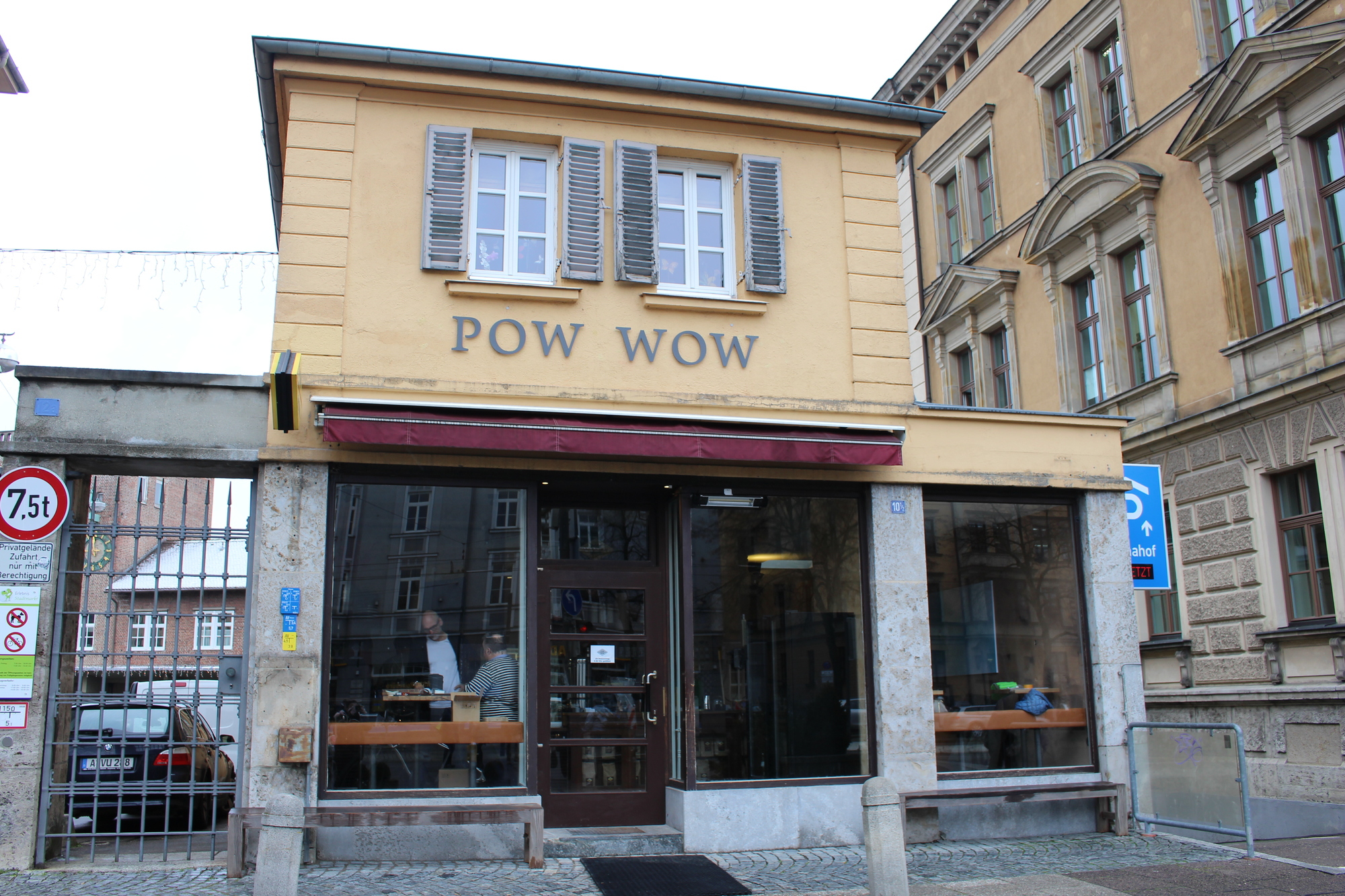 POW WOW ist mit einer Filiale in der Fuggerstraße zurück in Augsburg.