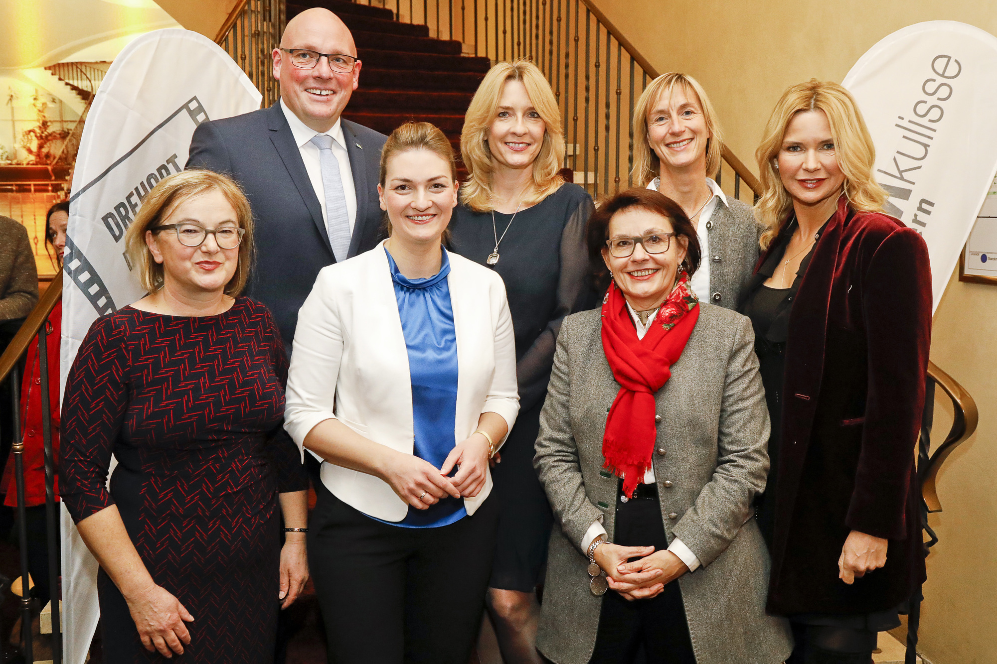 Geschäftsführerin FilmFernsehFond Bayern D. Erpenstein, Digitalministerin J. Gerlach, Geschäftsführerin Berchtesgadener Land Dr. B. Schlögel, Oberbürgermeister Marktredwitz O. Weigel, Geschäftsführerin Bayern Tourismus Marketing GmbH B. Radomski, Pressesprecherin Allgäu GmbH S. Zehnpfennig und Schirmherrin V. Ferres. Foto: FFF Bayern/Kurt Krieger