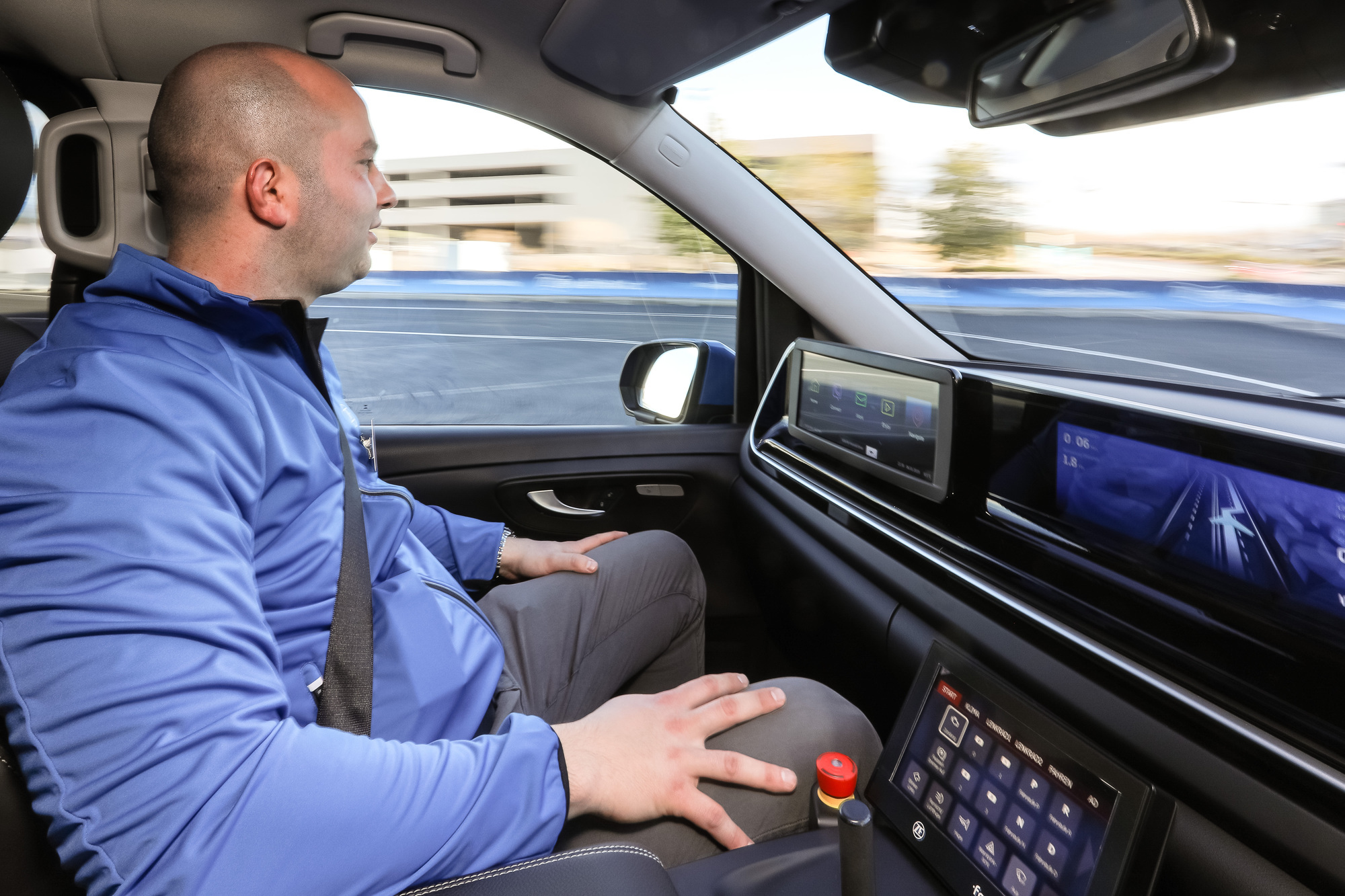 Testfahrt in einem Robo-Taxi. Foto: ZF