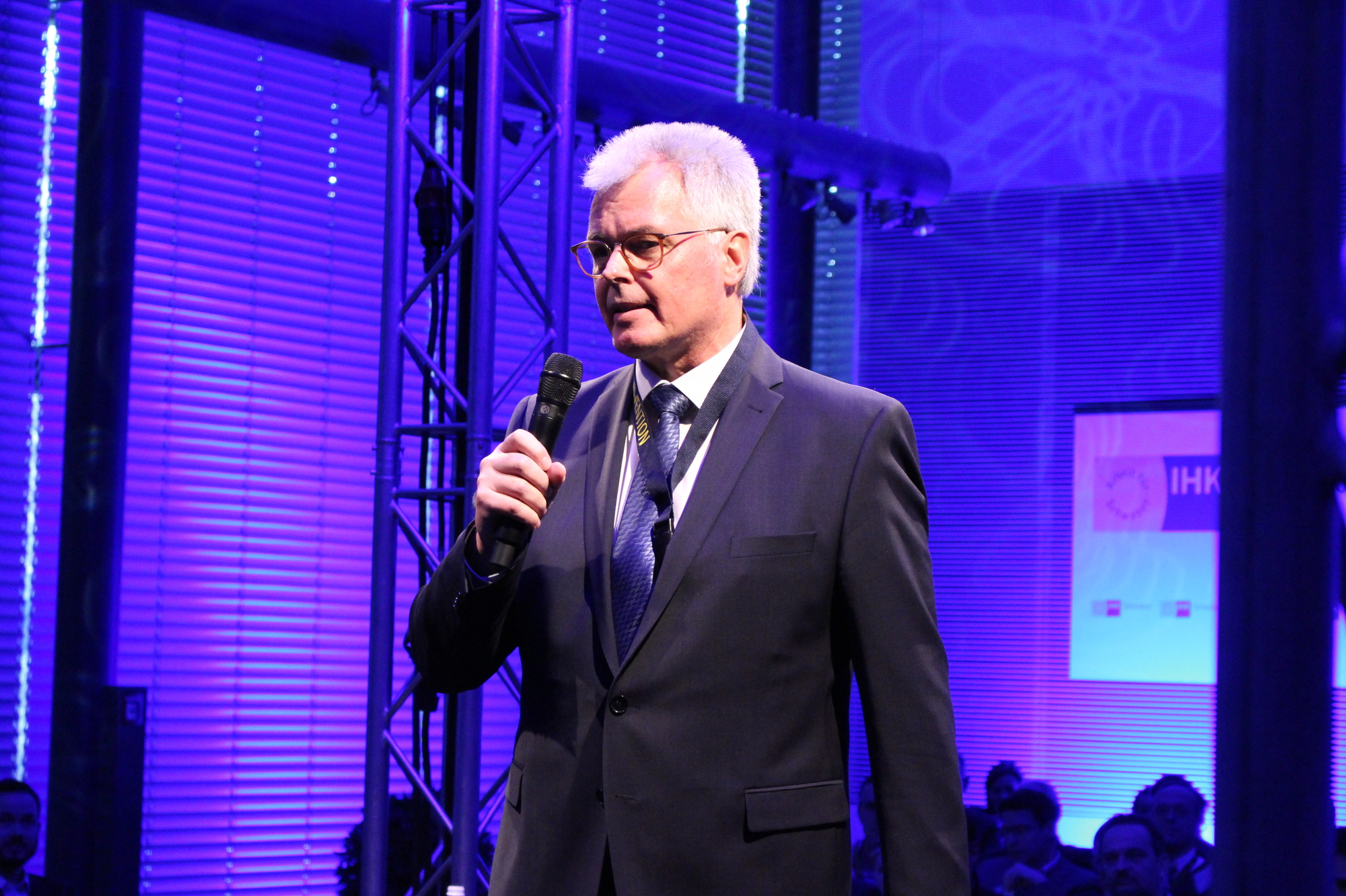 Dr. Andreas Kopton bei seiner Begrüßung. Foto: Iris Zeilnhofer/B4B WIRTSCHAFTSLEBEN SCHWABEN