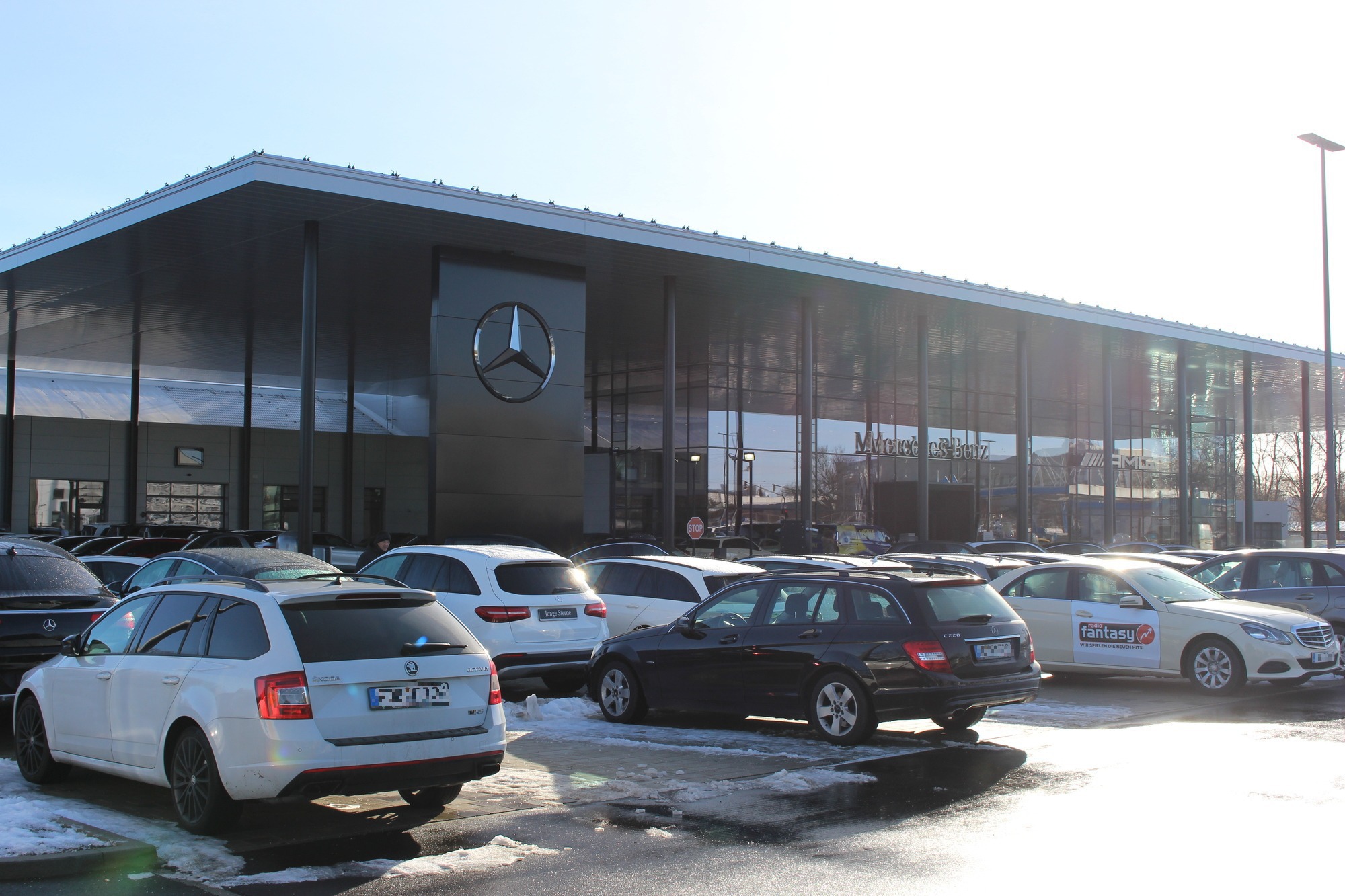 Das neue Mercedes-Benz Center Augsburg. Foto: Angelina Märkl/B4B WIRTSCHAFTSLEBEN SCHWABEN
