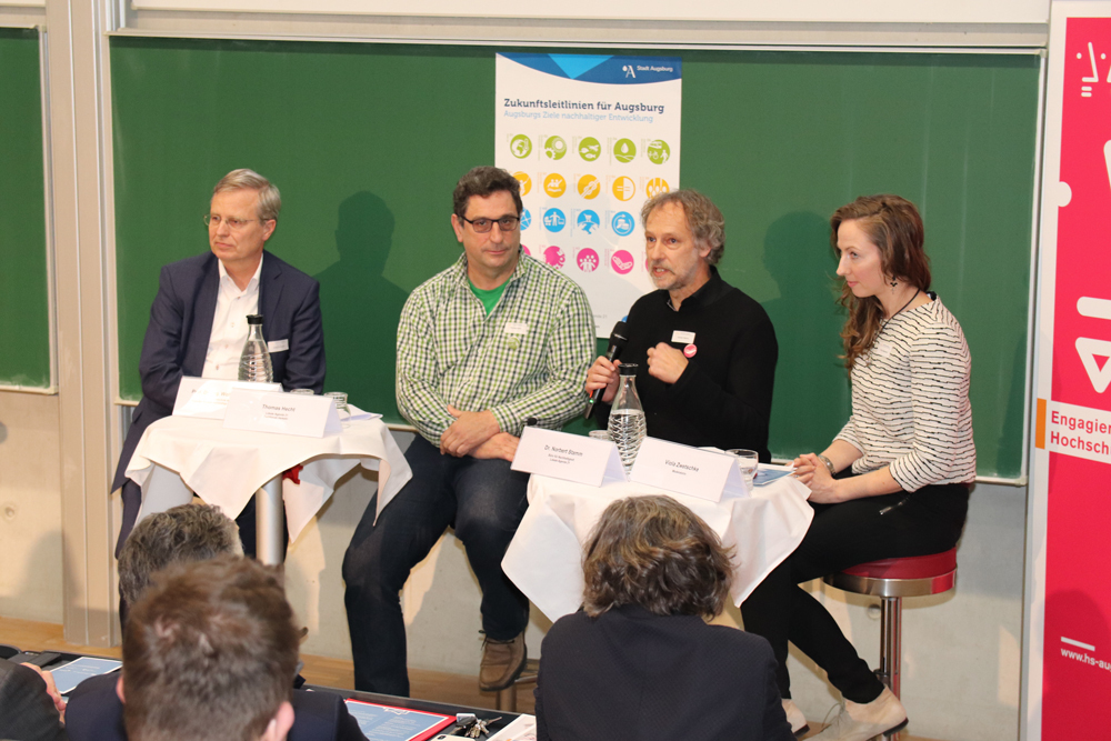 Podiumsdiskussion mit Experten zum Thema Nachhaltigkeit in Augsburg. Foto: HSA