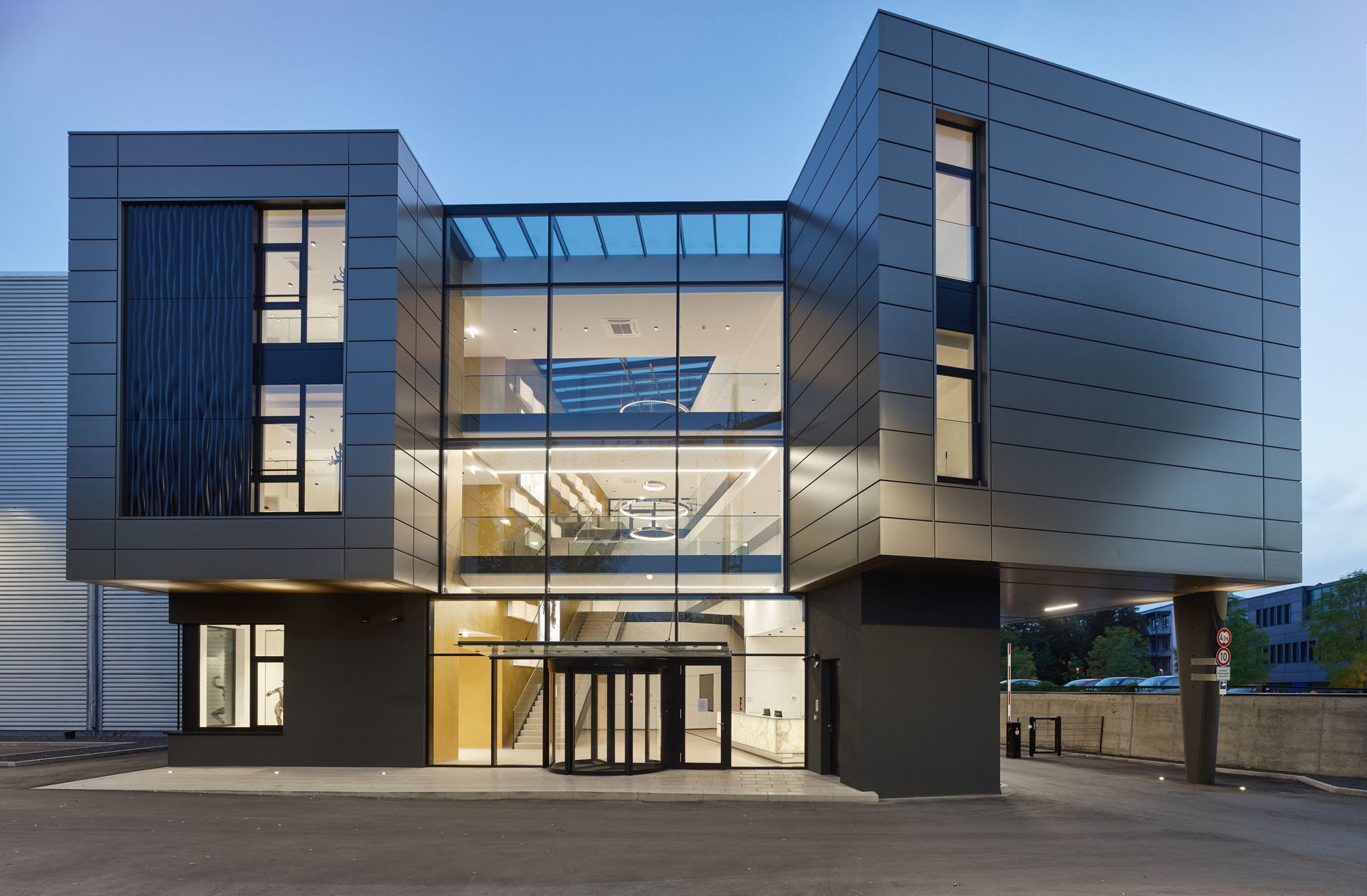Die Beautyness Manufaktur von DR. GRANDEL an der Friedberger Straße. Foto: Kurt Hoerbst