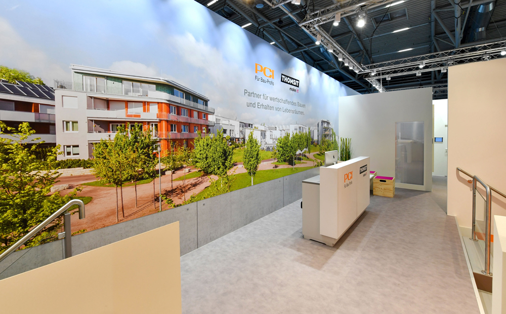 Panoramawand mit Vision der PCI-Gruppe und Besprechungsraum-Counter