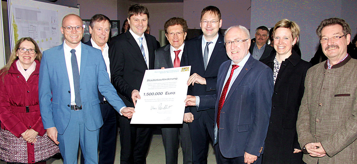 Annemarie Probst, Dr. Fabian Mehring, Johann Häusler, Dr. Michael Higl, Georg Winter, Dr. Hans Reichhart, Heinz Liebert, Claudia Riemensperger, Werner Grimm. Foto: Bayerisches Staatsministerium für Wohnen, Bau und Verkehr