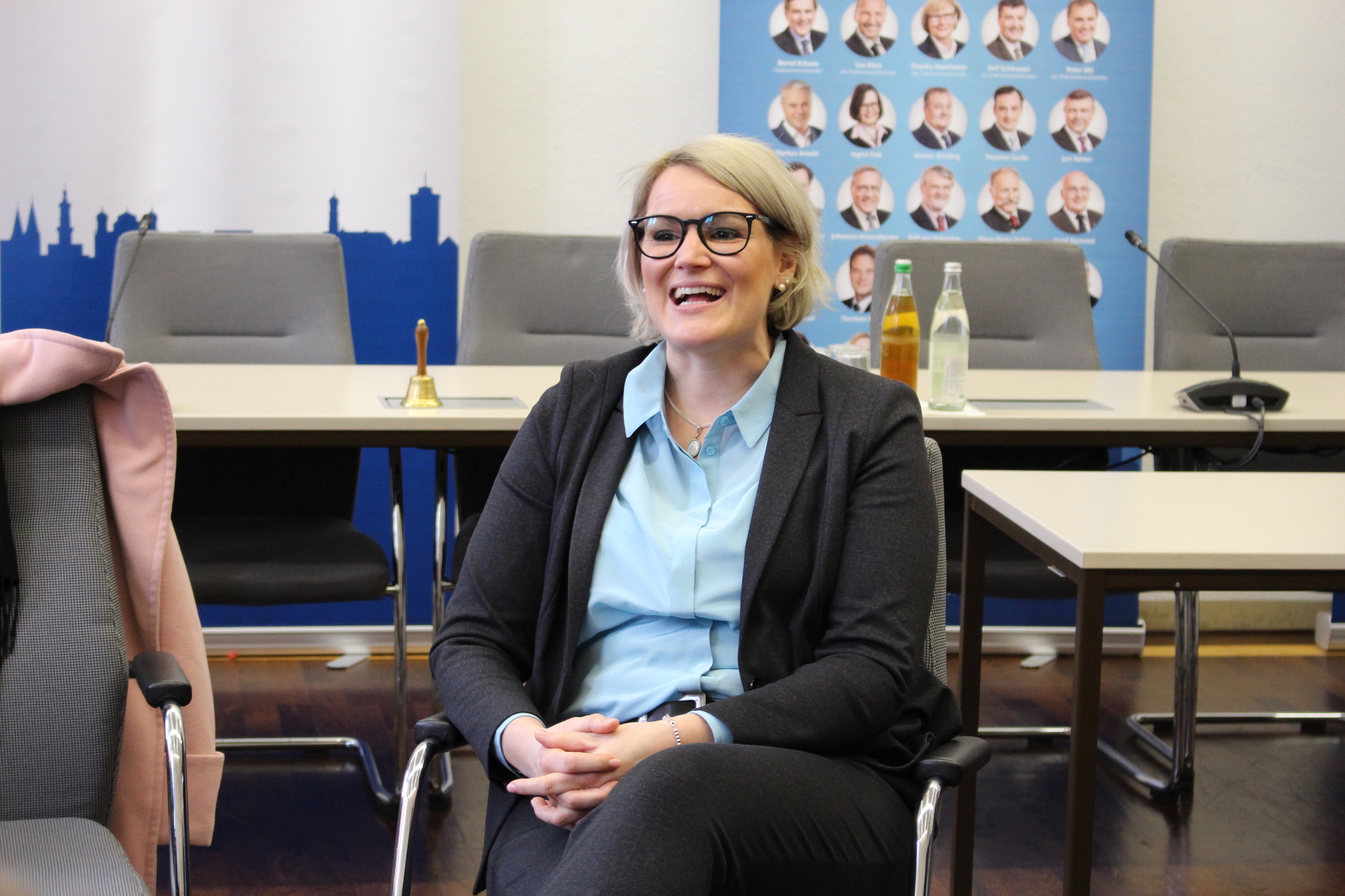 Eva Weber erklärt der Presse die Hintergründe für ihre Entscheidung, 2020 zu kandidieren. Foto: Angelina Märkl/B4B WIRSCHAFTSLEBEN SCHWABEN