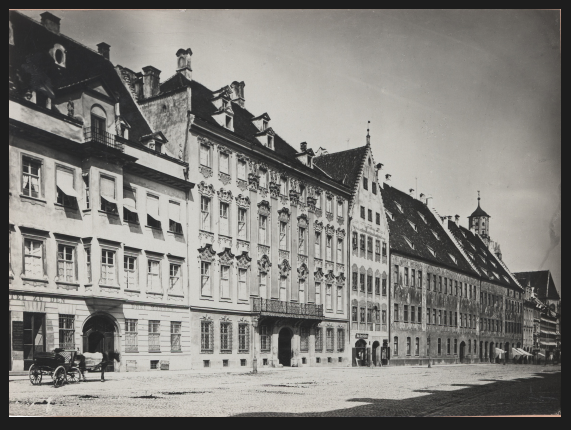 Die Fassade des Hotels um 1875. Foto: Steigenberger Hotel Drei Mohren/Archiv