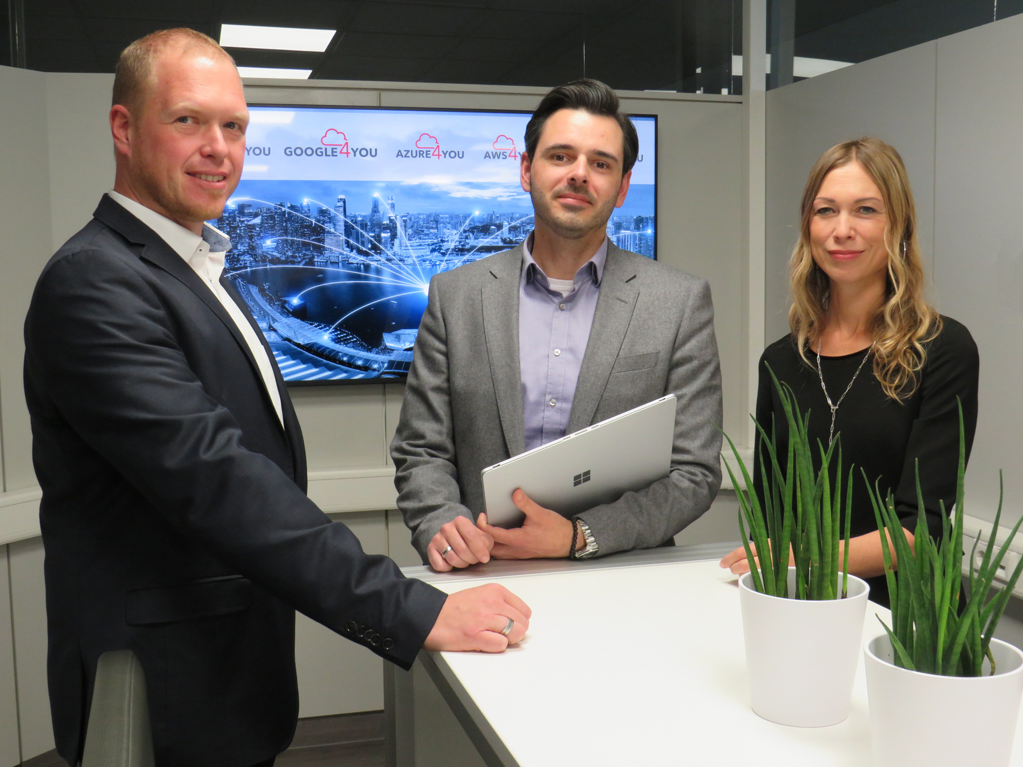 von links: Robert Weber, Prokurist der Bissinger Unternehmensgruppe, Christopher Kosak, Geschäftsführer Bissinger Cloud Solutions GmbH und Anja Bissinger, Geschäftsführerin der Bissinger Unternehmensgruppe. Foto: Systemhaus Bissinger GmbH