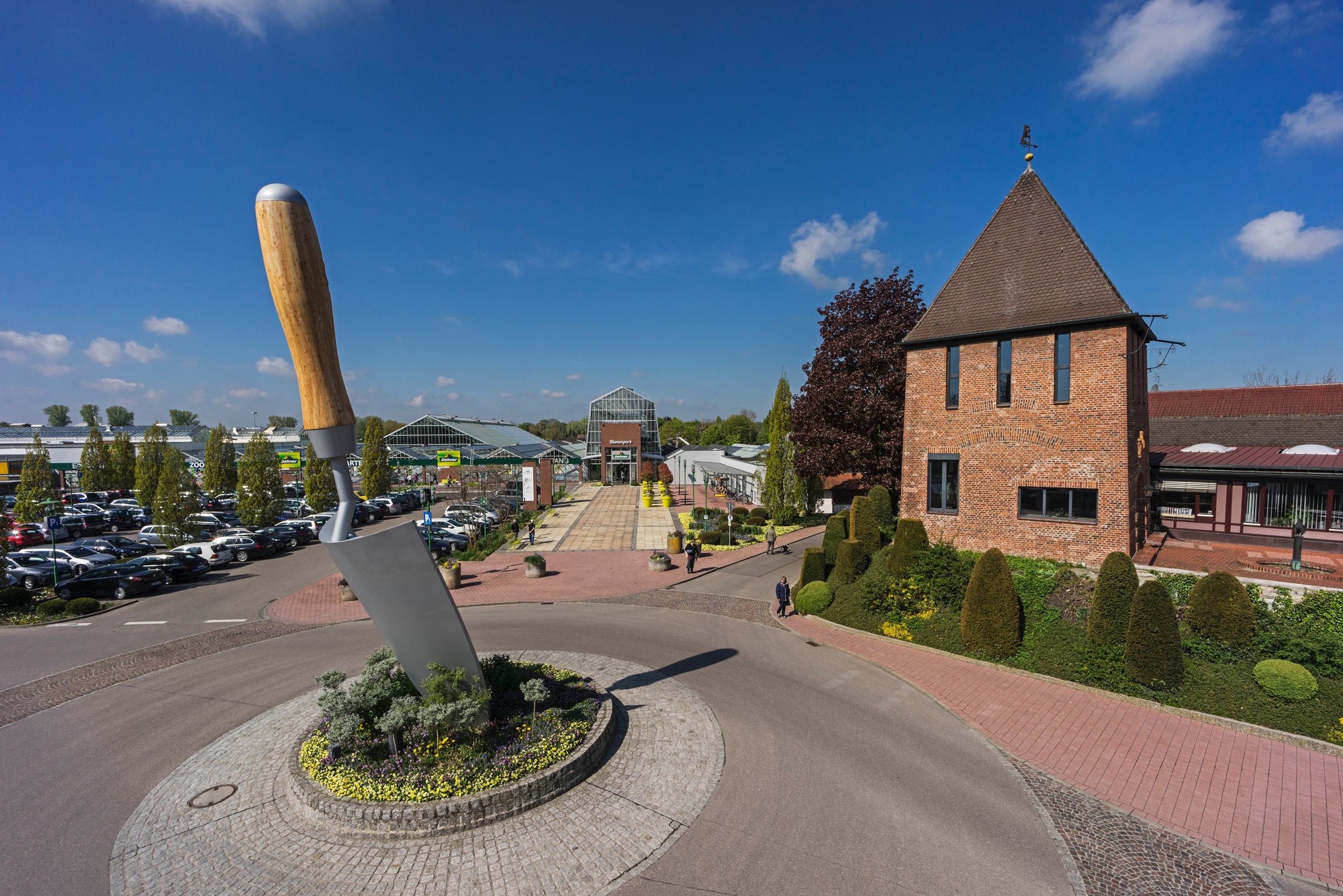 Die Skulptur wurde 2017 aufgestellt und ist das neue Dehner Symbol. Foto: Matthaeus Eckhart