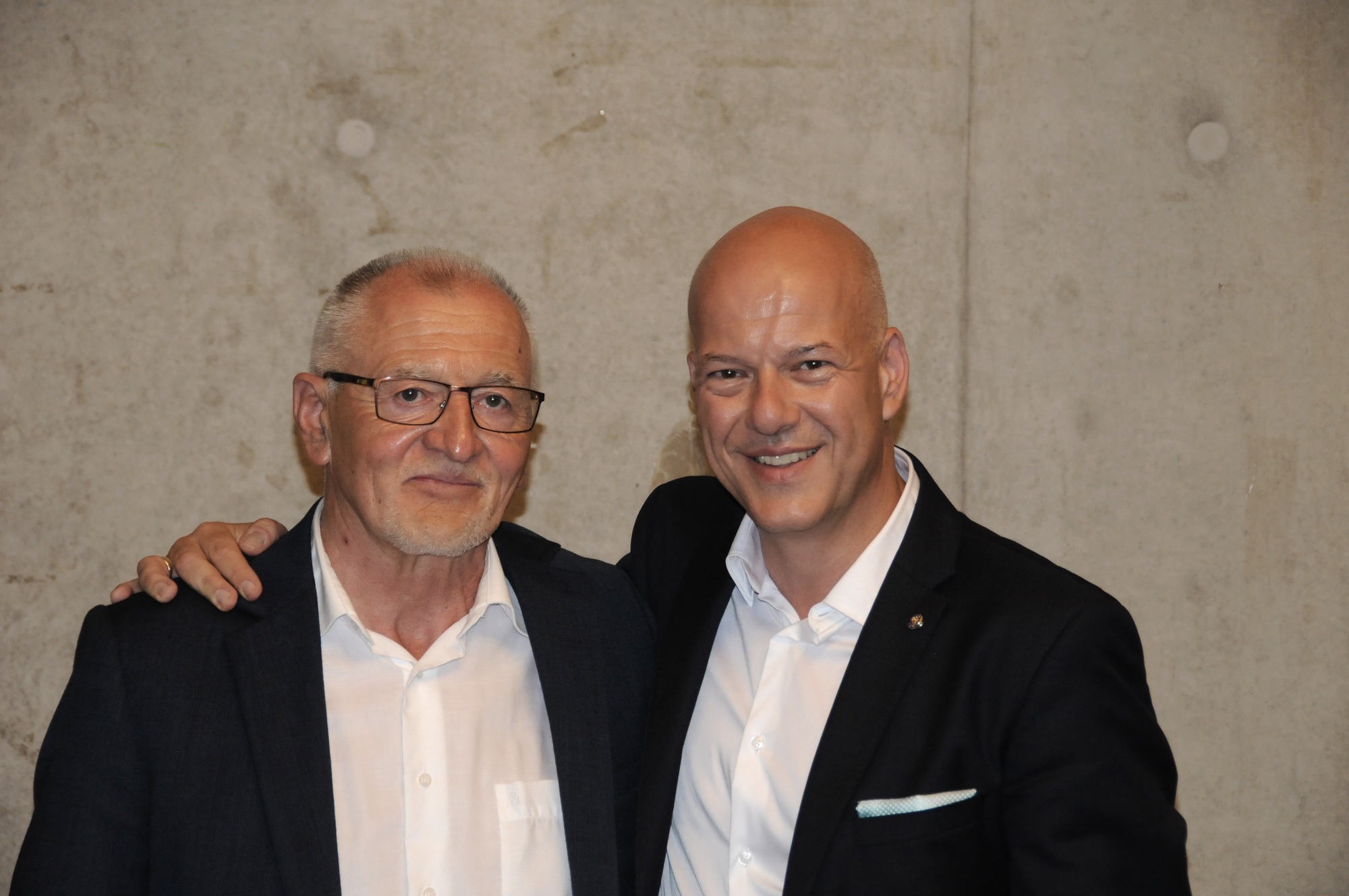 Bernhard Stark, Past-Präsident und Markus Riedmaier, Präsident RC Memmingen - Allgäuer Tor. Foto: Rotary Club Memmingen-Allgäuer Tor