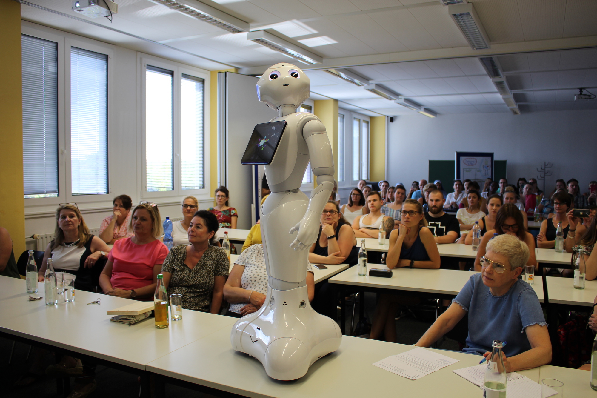 Der Pflegeroboter "Pepper" soll in Zukunft Pflegekräfte entlasten. Foto: Isabell Walter/B4B WIRTSCHAFTSLEBEN SCHWABEN