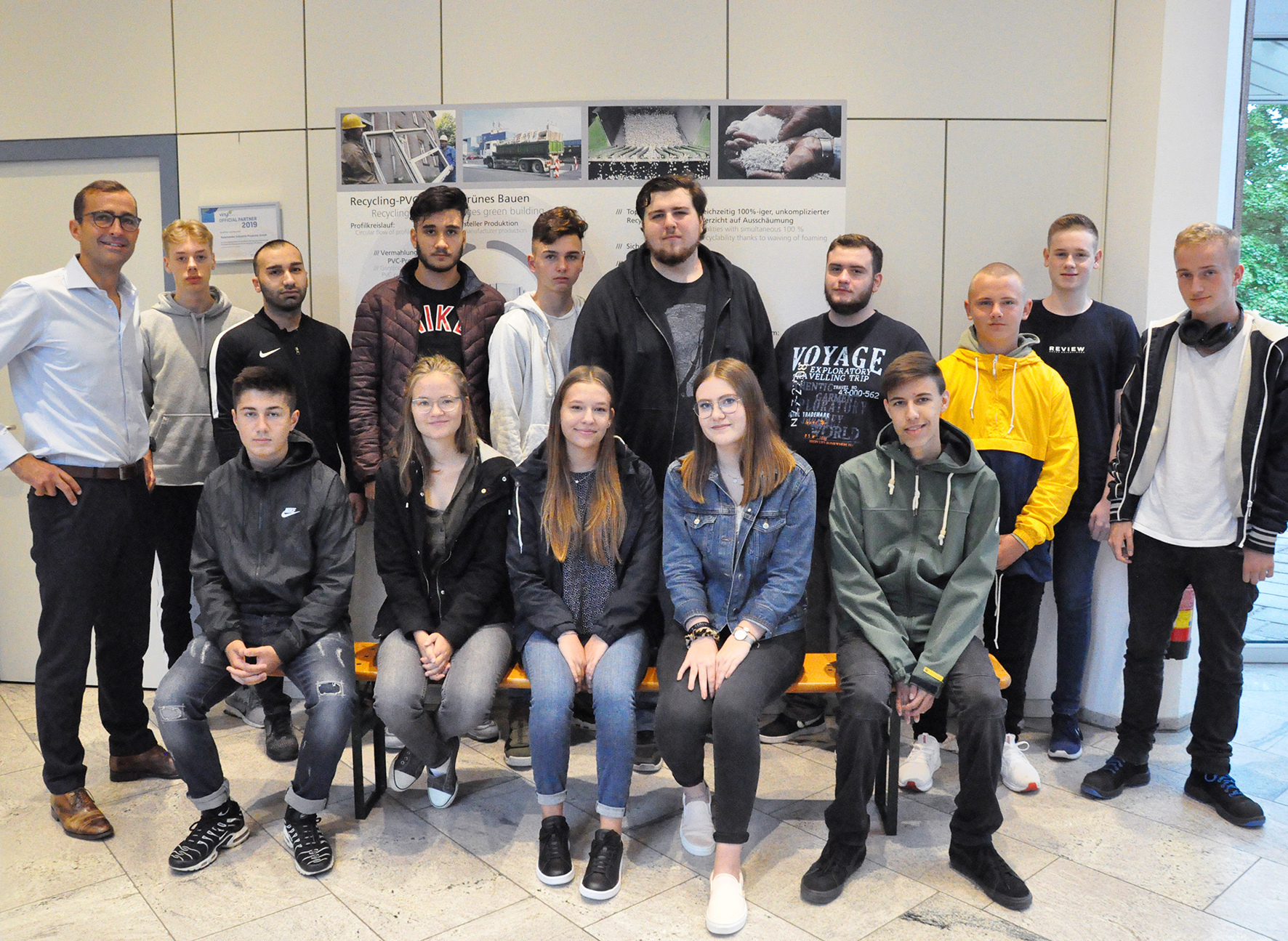 Götz Schmiedeknecht, Nico Dachwald, Sergen Sener, Mert Tarhan, Max Waldmann, Maximilian Vogt, Fabian Hölzle. Maik Rüb, Luca Aschner, Alexander Laufer, Aliihsan Kuscali, Julia Wagner, Isabell Hörtrich, Alicia Vogt, Owen Menner. Foto: SALAMANDER Industrie-Produkte GmbH