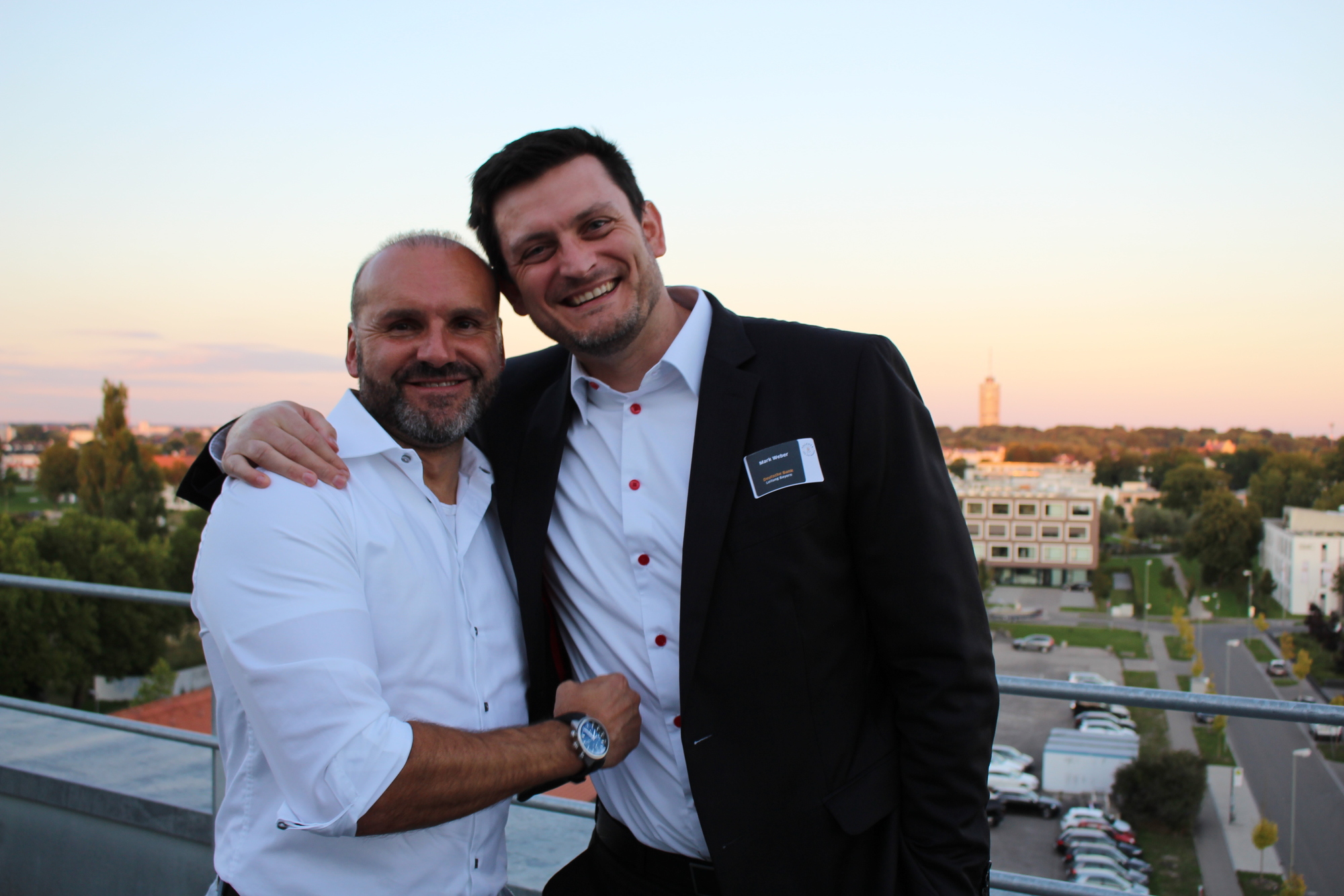Christian Gebler (links) und Mark Weber, Leiter Firmenkunden im Marktgebiet Südwest der Deutschen Bank, gaben die Exklusiv-Partnerschaft zwischen Talente für die Region und der Deutschen Bank bekannt. Foto: Angelina Märkl/B4B WIRTSCHAFTSLEBEN SCHWABEN
