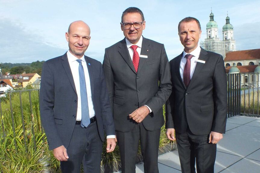 Azubi Wird Vorstand Sparkasse Allgau Ehrt Manfred Hegedus Kempten Oberallgau B4b Schwaben