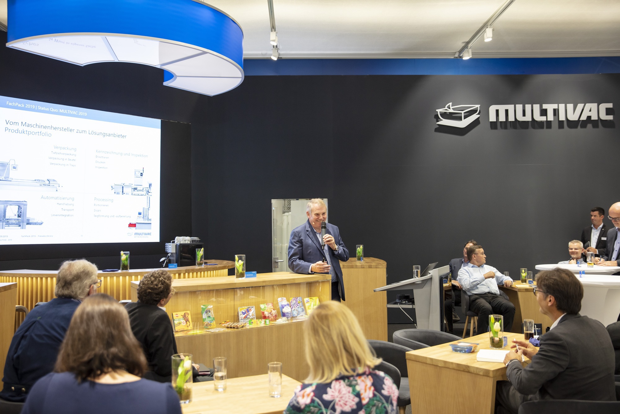 Auf der FachPack 2019: Bis Anfang 2020 wird Hans-Joachim Boekstegers noch im Unternehmen bleiben. Dann übernehmen Christian Traumann und Guido Spix. Foto: Multivac