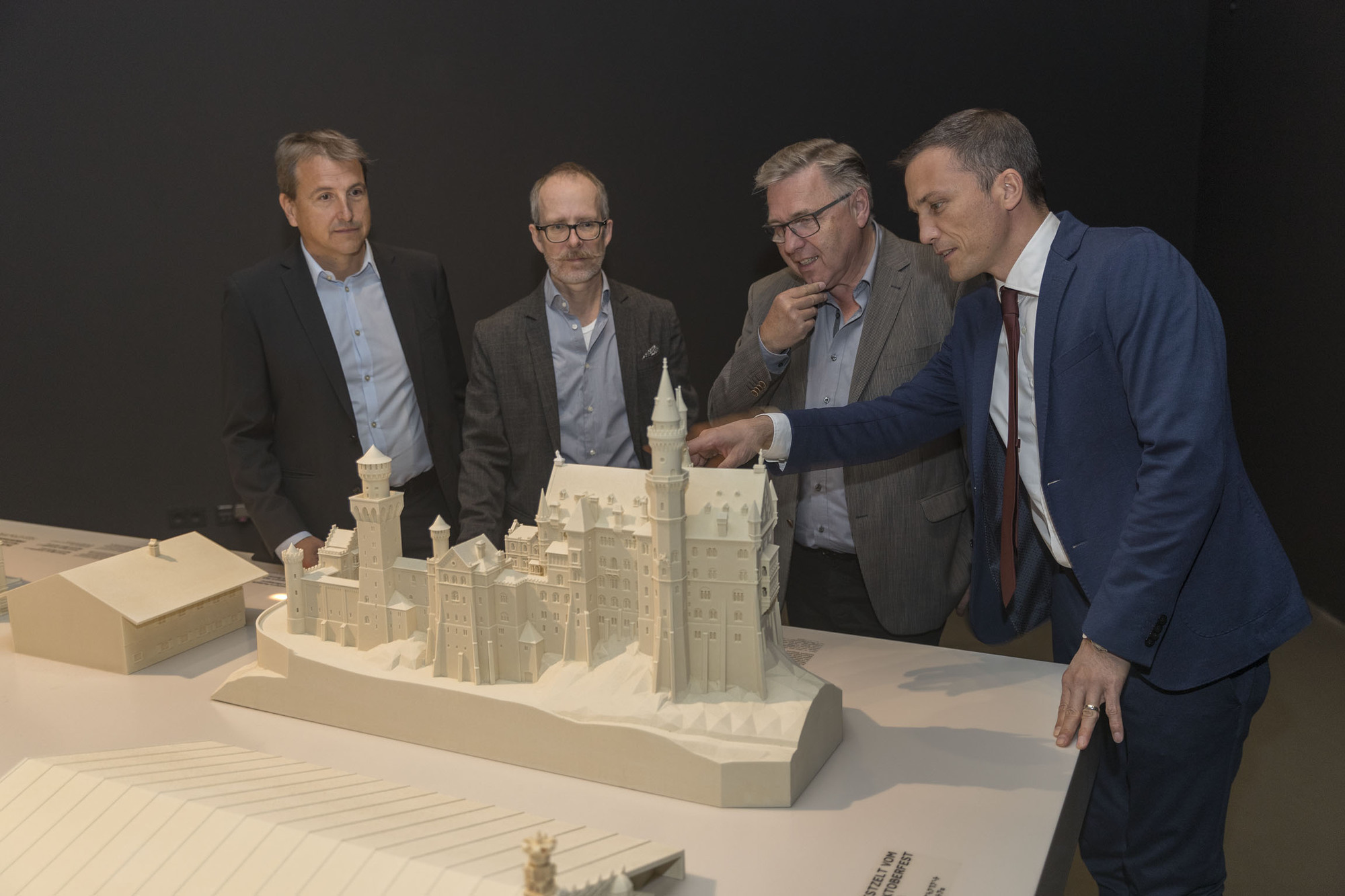 Von links: Jörg Kaltmaier, Dr. Rainhard Riepertinger, Robert Reiter und Dr. Andreas Kuhn. Foto: Haus der Bayerischen Geschichte / altrofoto