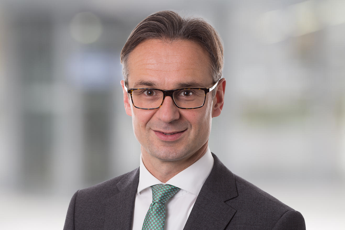 Oliver Heckemann, Leiter des Bereichs Berufliche Bildung bei der IHK Schwaben, weiß, wie Arbeitgeber Fachkräfte gewinnen und auch binden können. Foto: IHK Schwaben