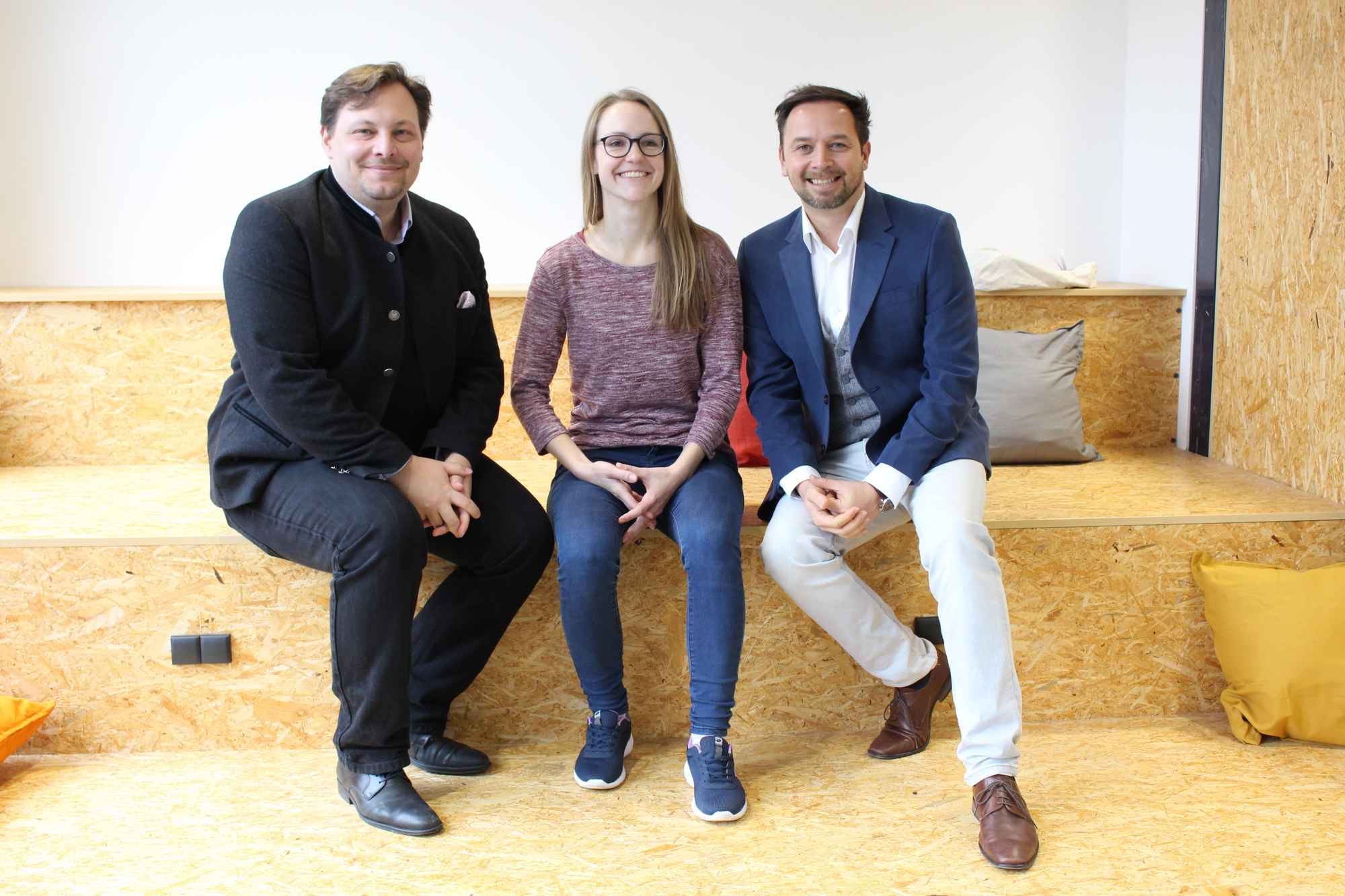 Andreas Renner, Patricia Urbas, Jay. Foto: Iris Zeilnhofer/B4B WIRTSCHAFTSLEBEN SCHWABEN