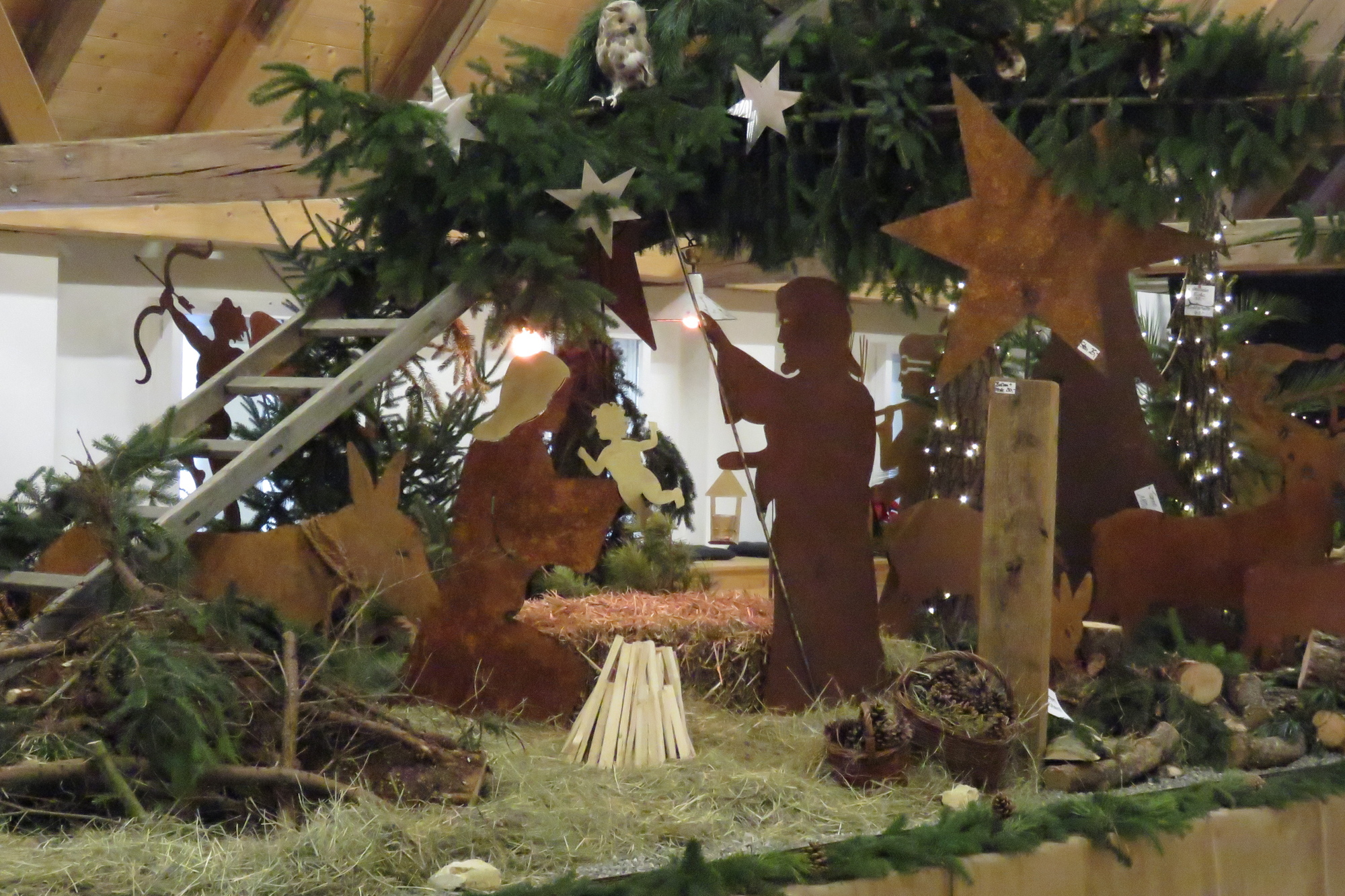 Auf dem Gundelfingen Weihnachtsmarkt gibt es auch eine breite Auswahl an Handwerkskunst-Artikeln. Foto: Stadt Gundelfingen