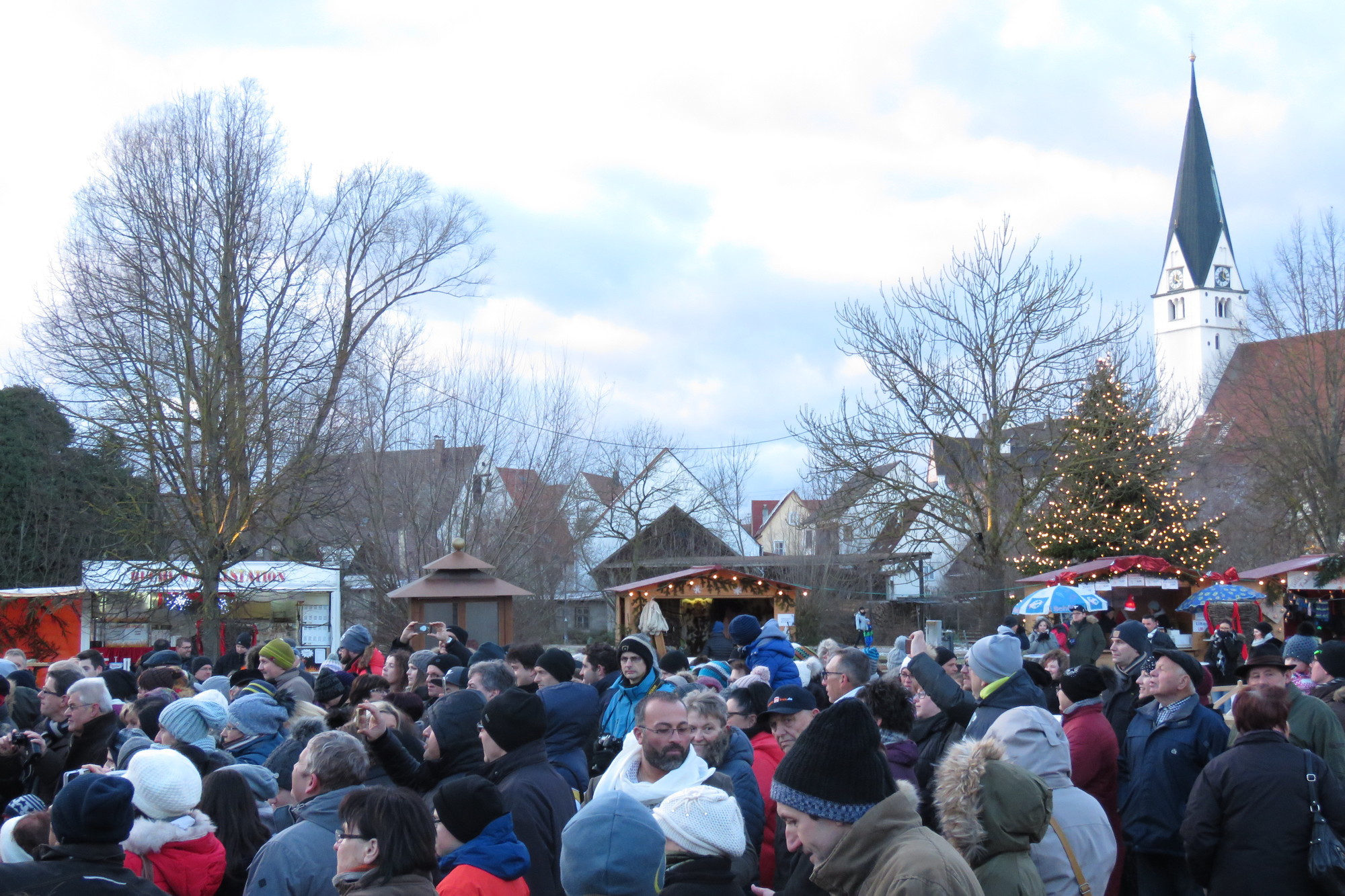 Viele Besucher strömten letztes Jahr auf den Gundelfinger Weihnachtsmarkt. Foto: Stadt Gundelfingen