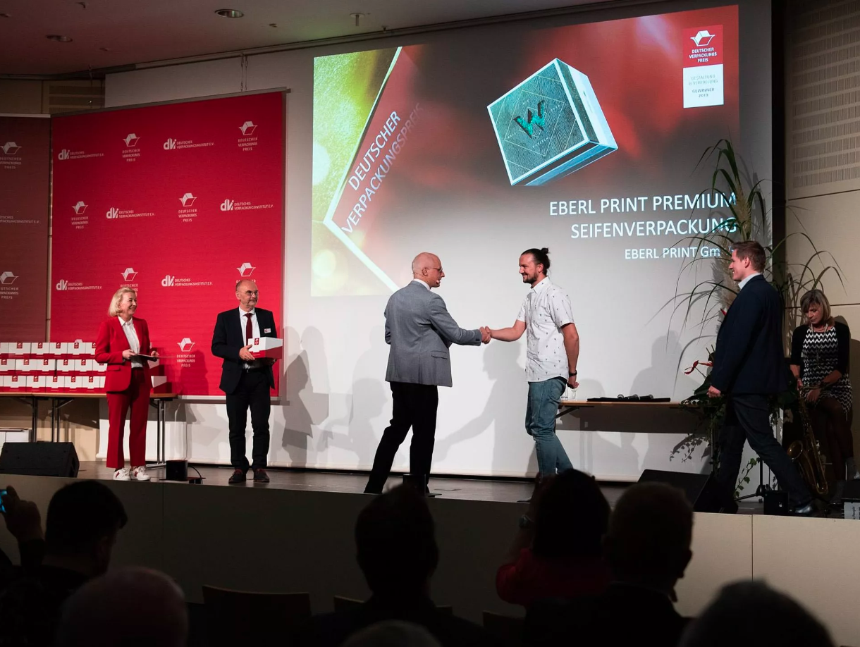 Eberl Print erhält den Deutschen Verpackungspreis für seine Premium-Seifenverpackung. Foto: Eberl Print GmbH