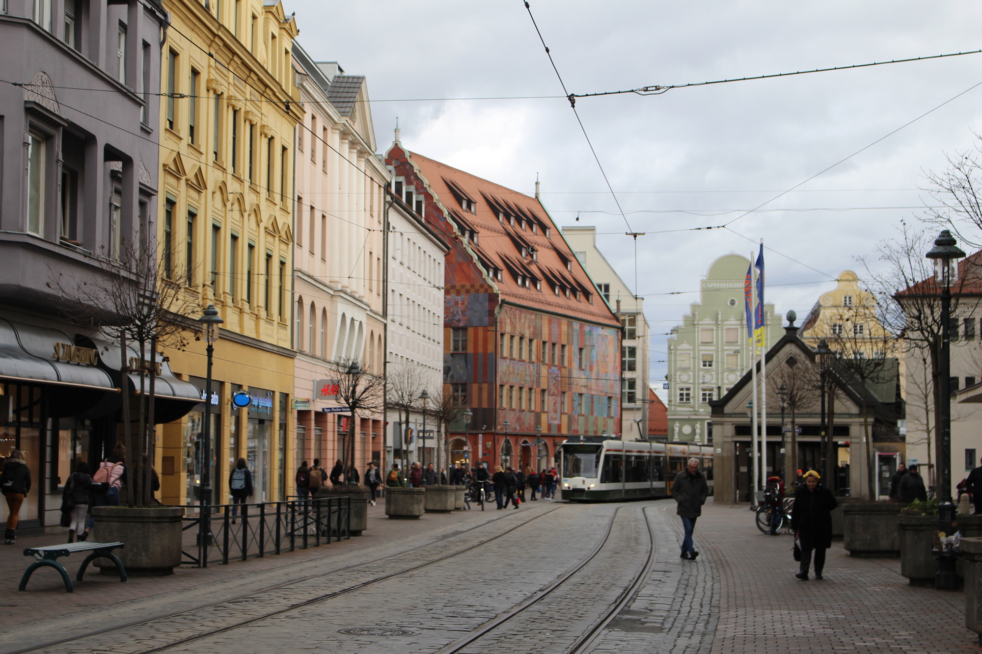 In der Augsburer Innenstadt gibt es derzeit einige Leerstände. Aber auch neue Geschäfte sind eingezogen. Foto: Anita Ehlert / B4B WIRTSCHAFTSLEBEN SCHWABEN