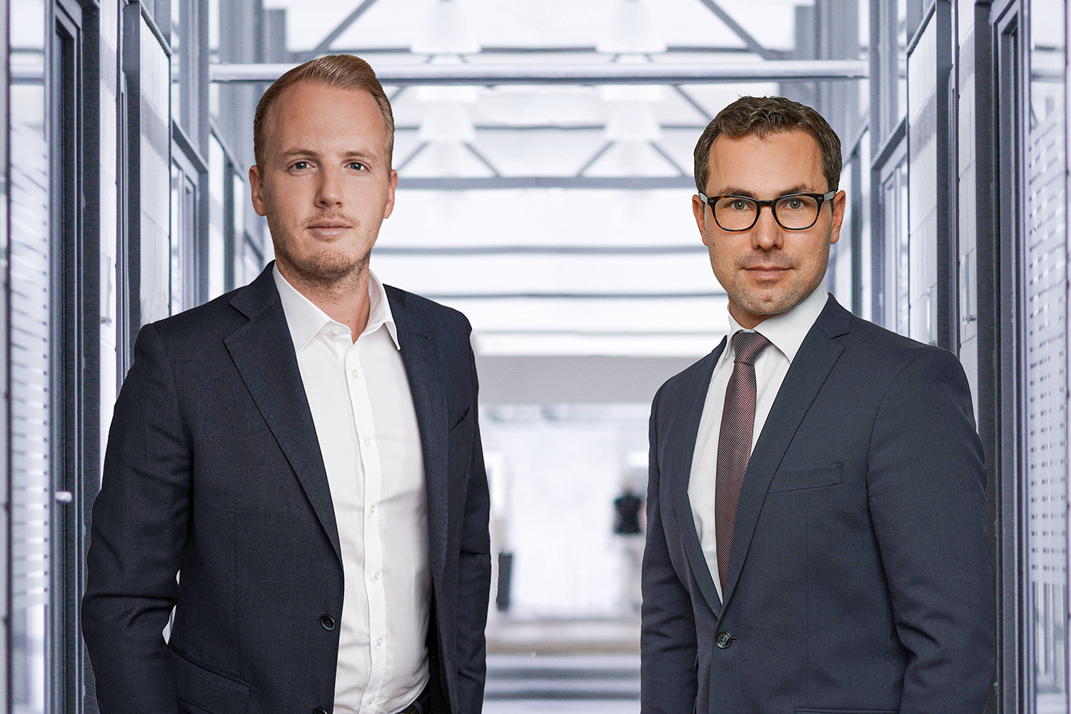 Dr. Maximilian Hüttel und Dominic Wörlein, bei Sonntag und Partner Experten auf dem Gebiet der Unternehmensinsolvenz. Foto: Collage B4B WIRTSCHAFTSLEBEN SCHWABEN