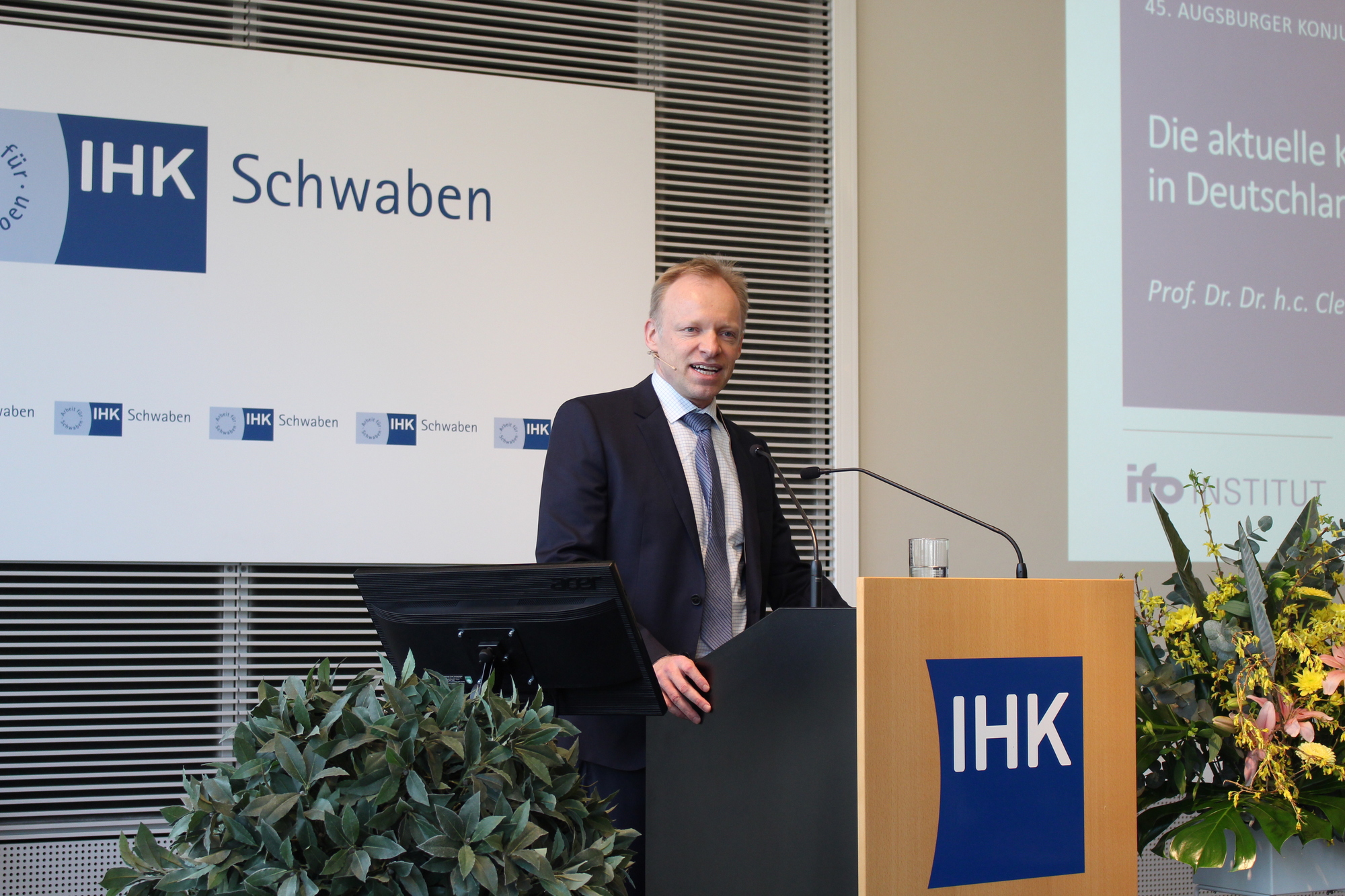 Archivbild. Prof. Dr. Dr. h.c. Clemens Fuest, Präsident des ifo Instituts München. Foto: Angelina Märkl/B4B WIRTSCHAFTSLEBEN SCHWABEN